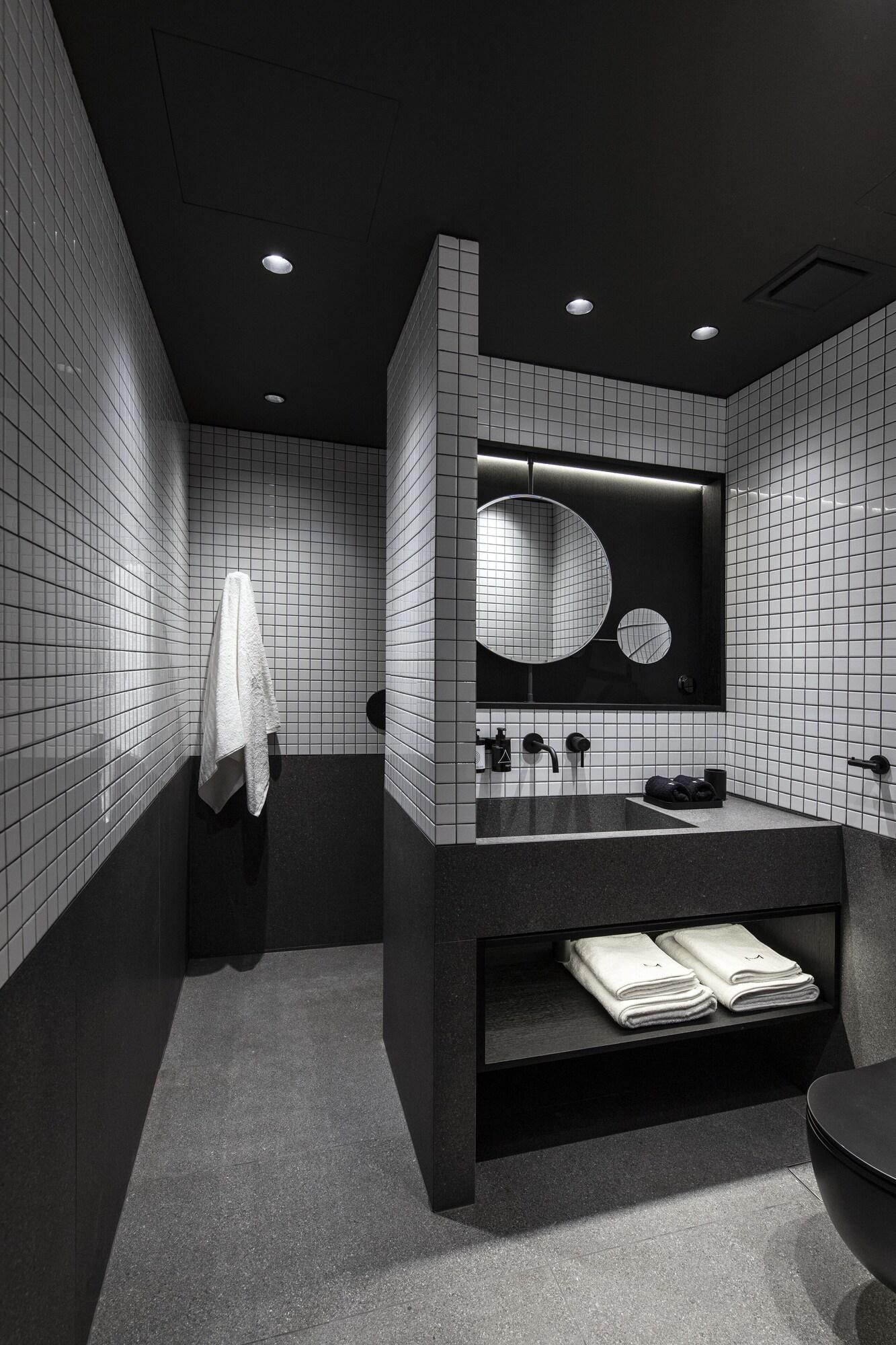 Double Deluxe City View King Bed