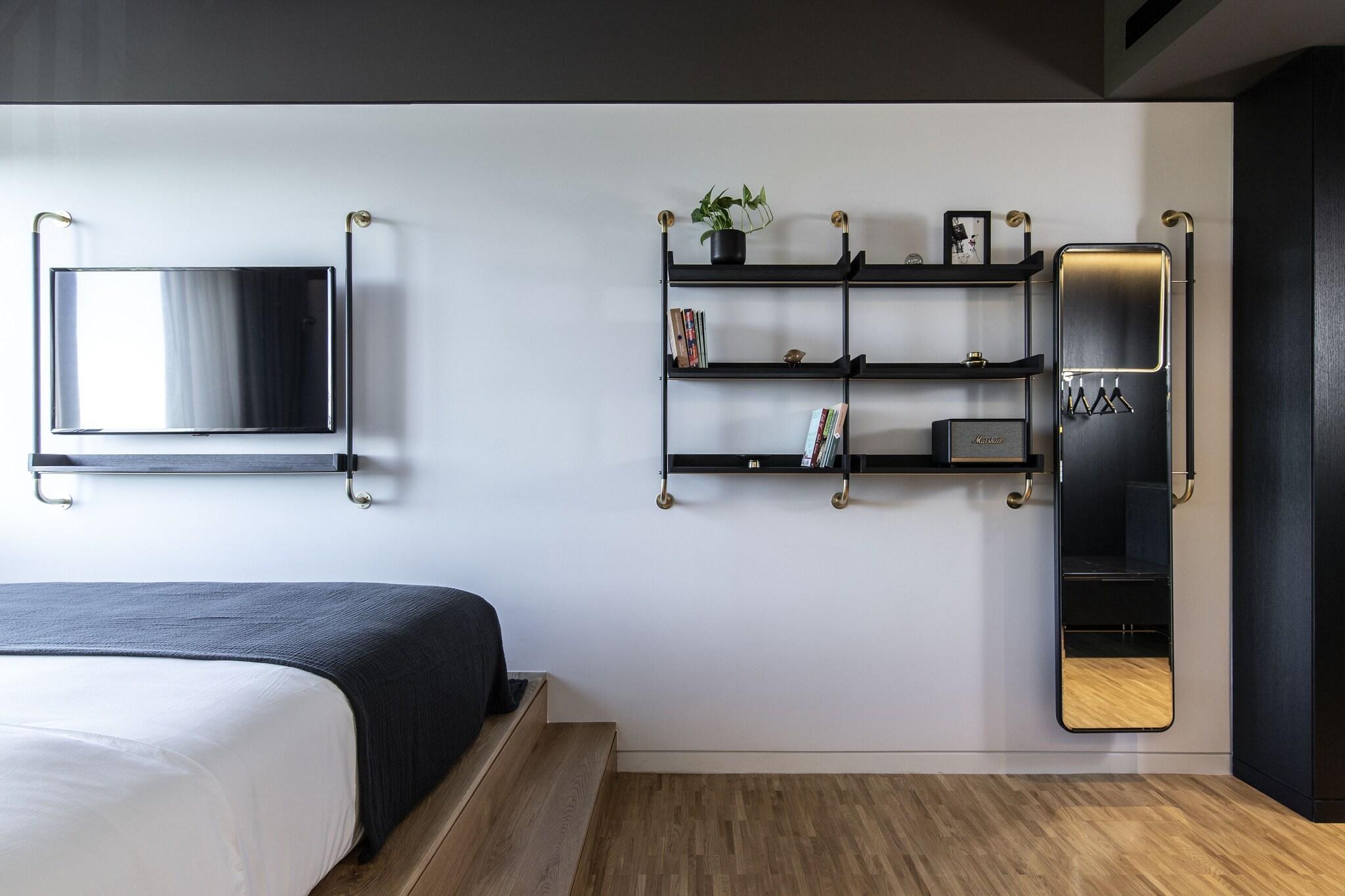 Double Queen Size Bed