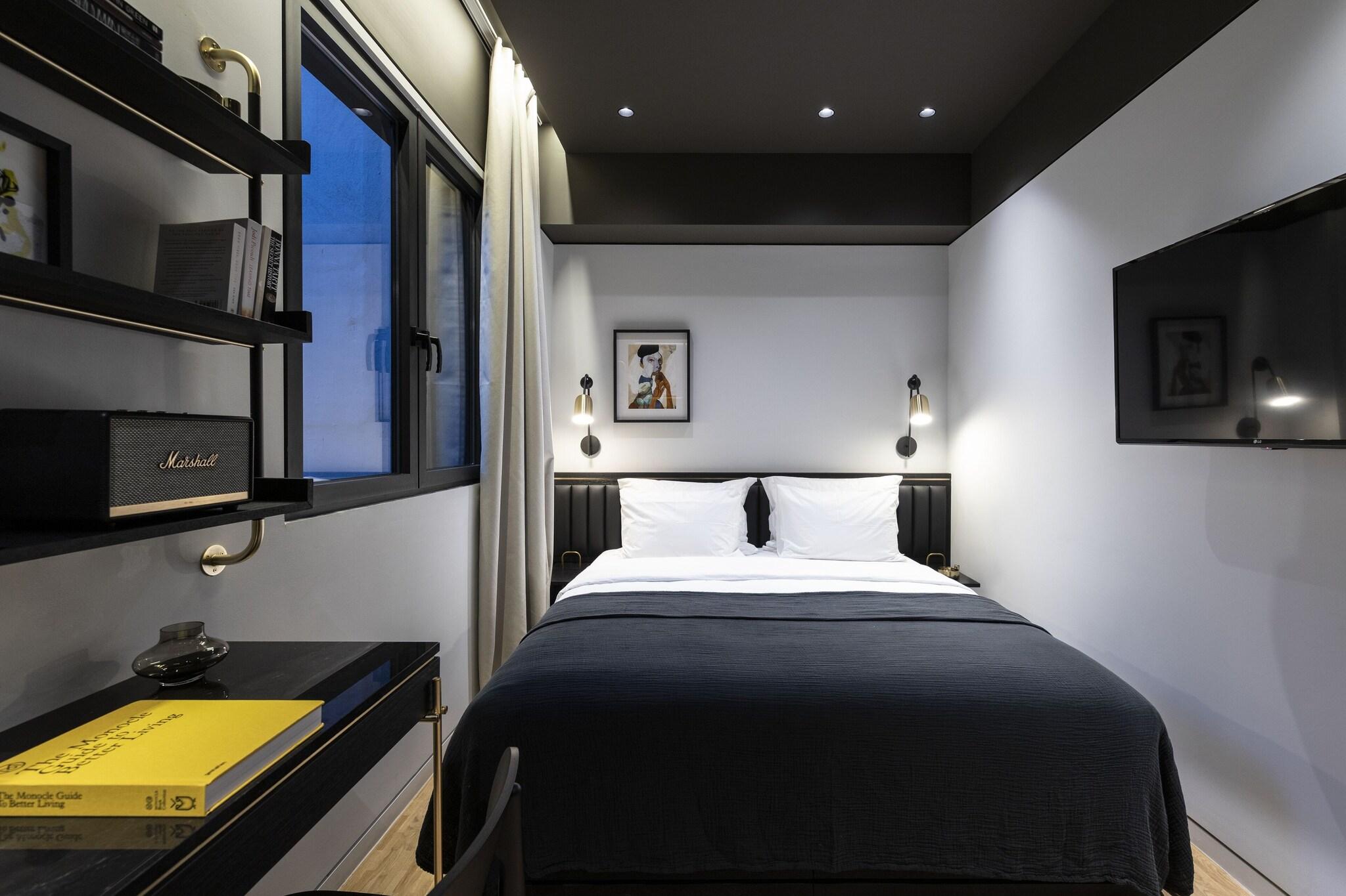 Double Queen Size Bed