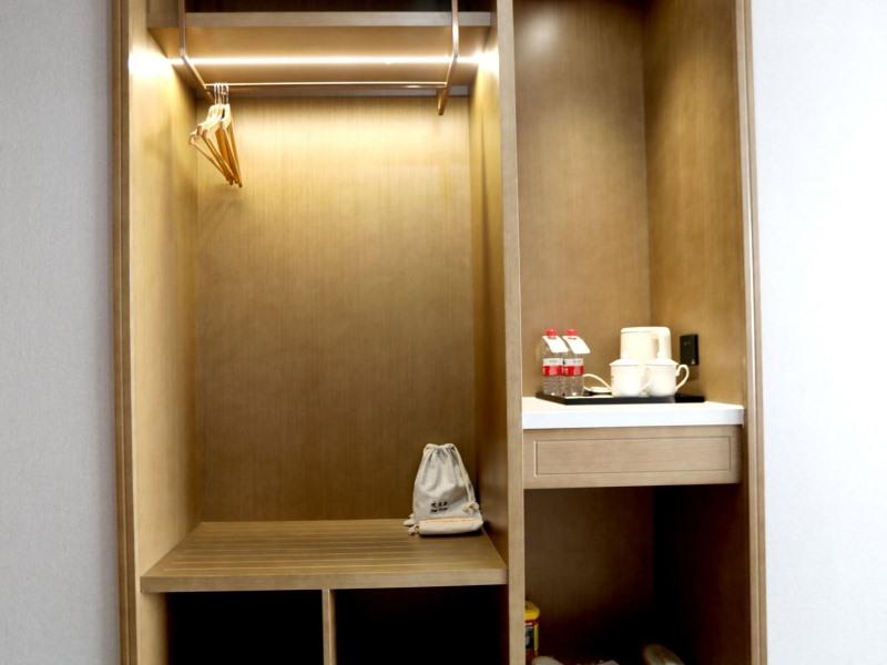 Double Business King Bed