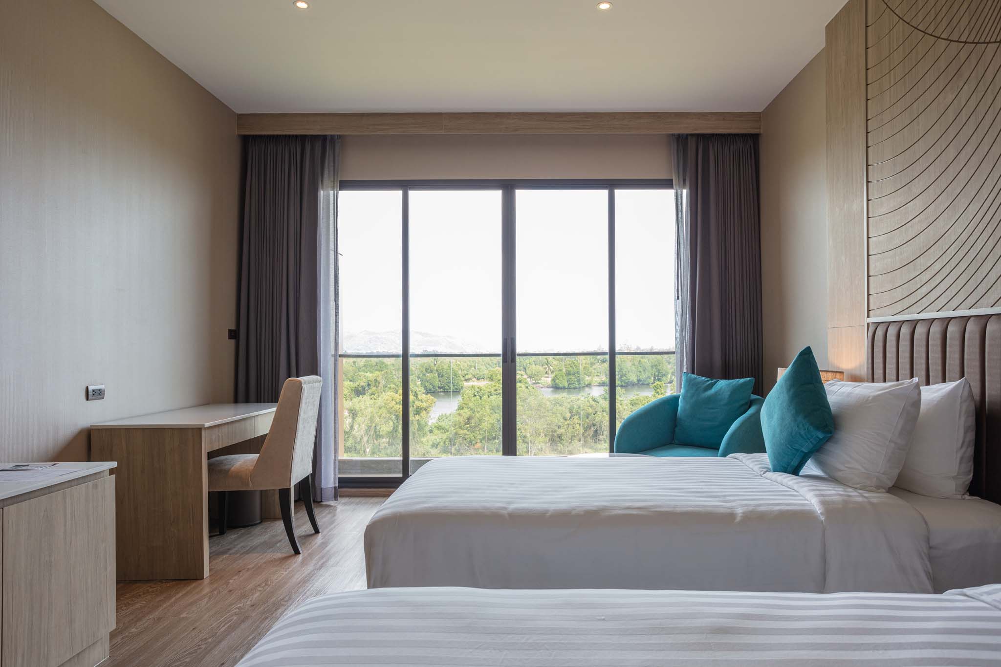 Twin Deluxe with Views