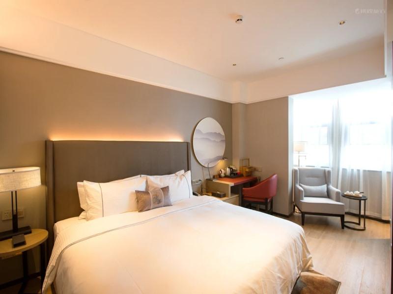 Double Business King Bed