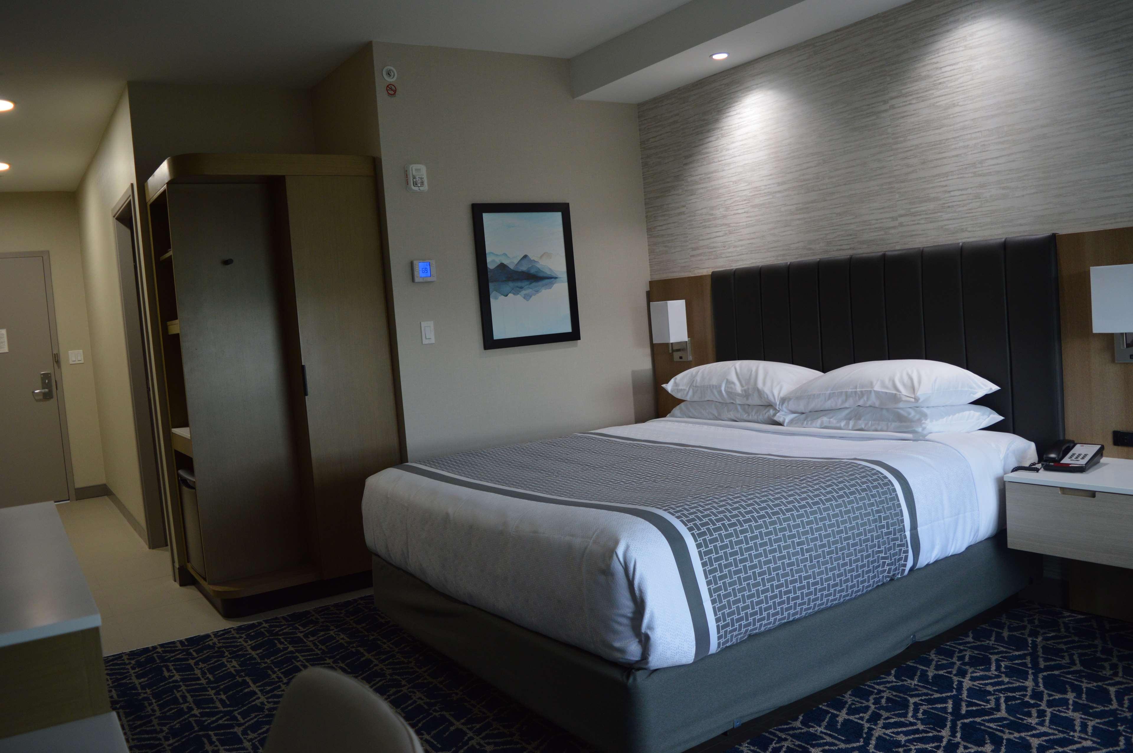 Room Accessible King Size Bed