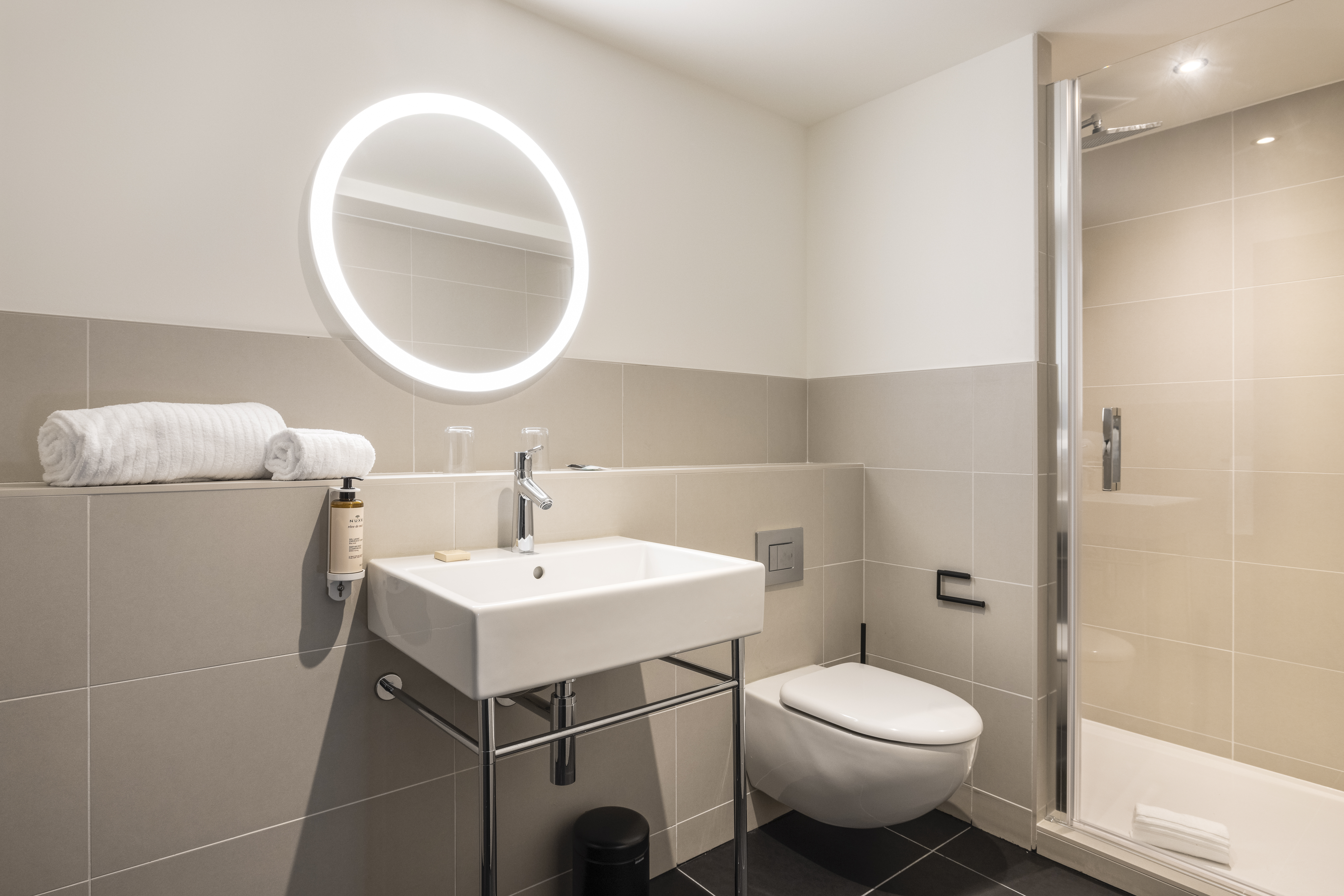 Double Connecting Room