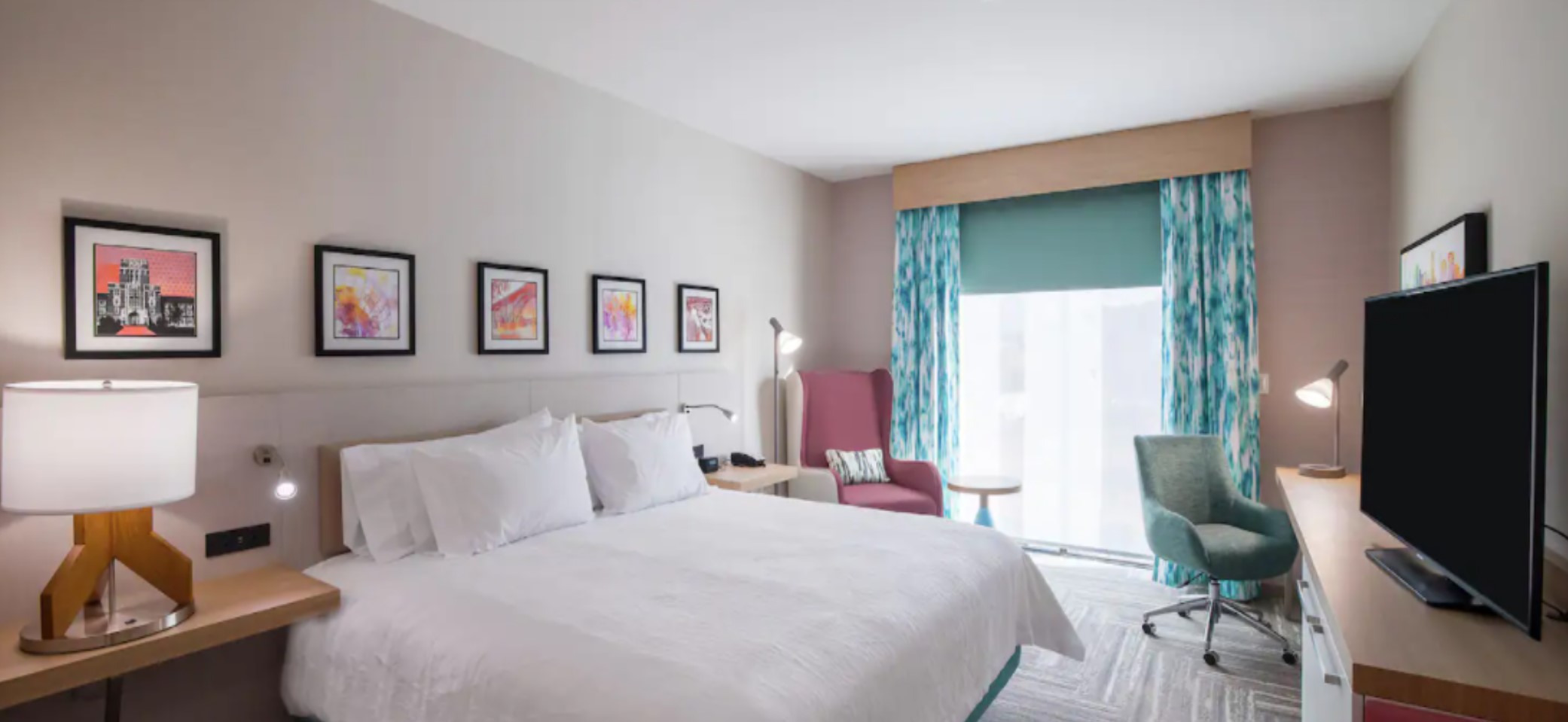 Suite Accessible King Size Bed