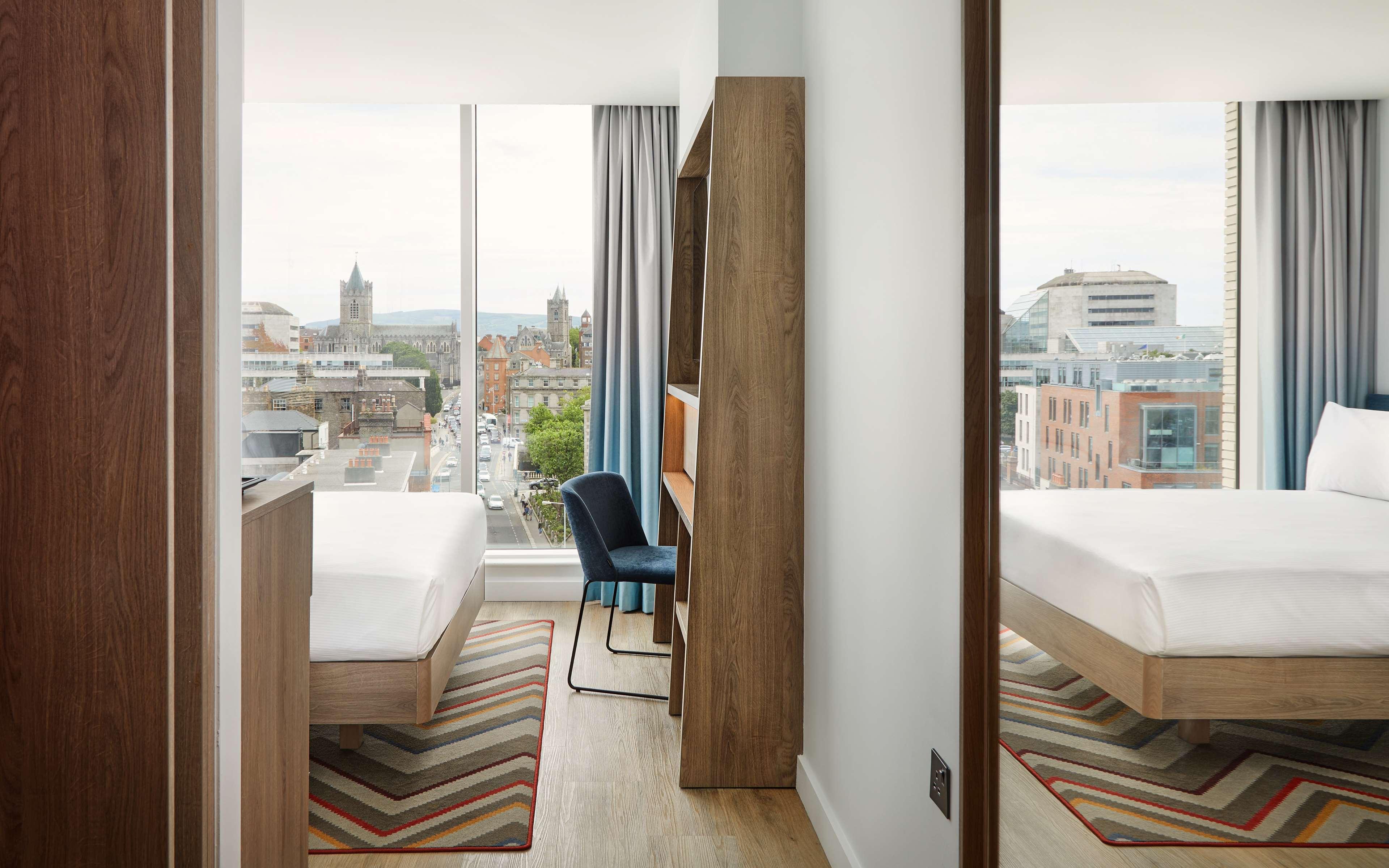 Double City View Queen Bed