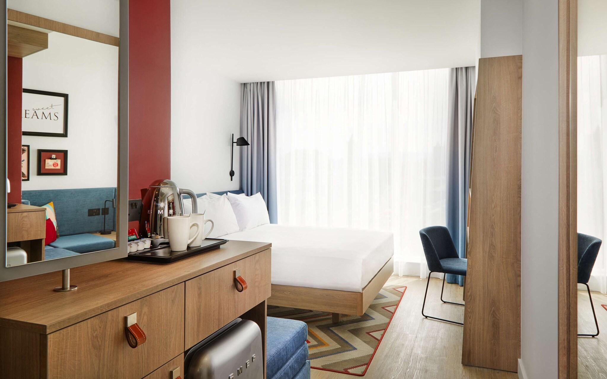 Family Room Queen Size Bed