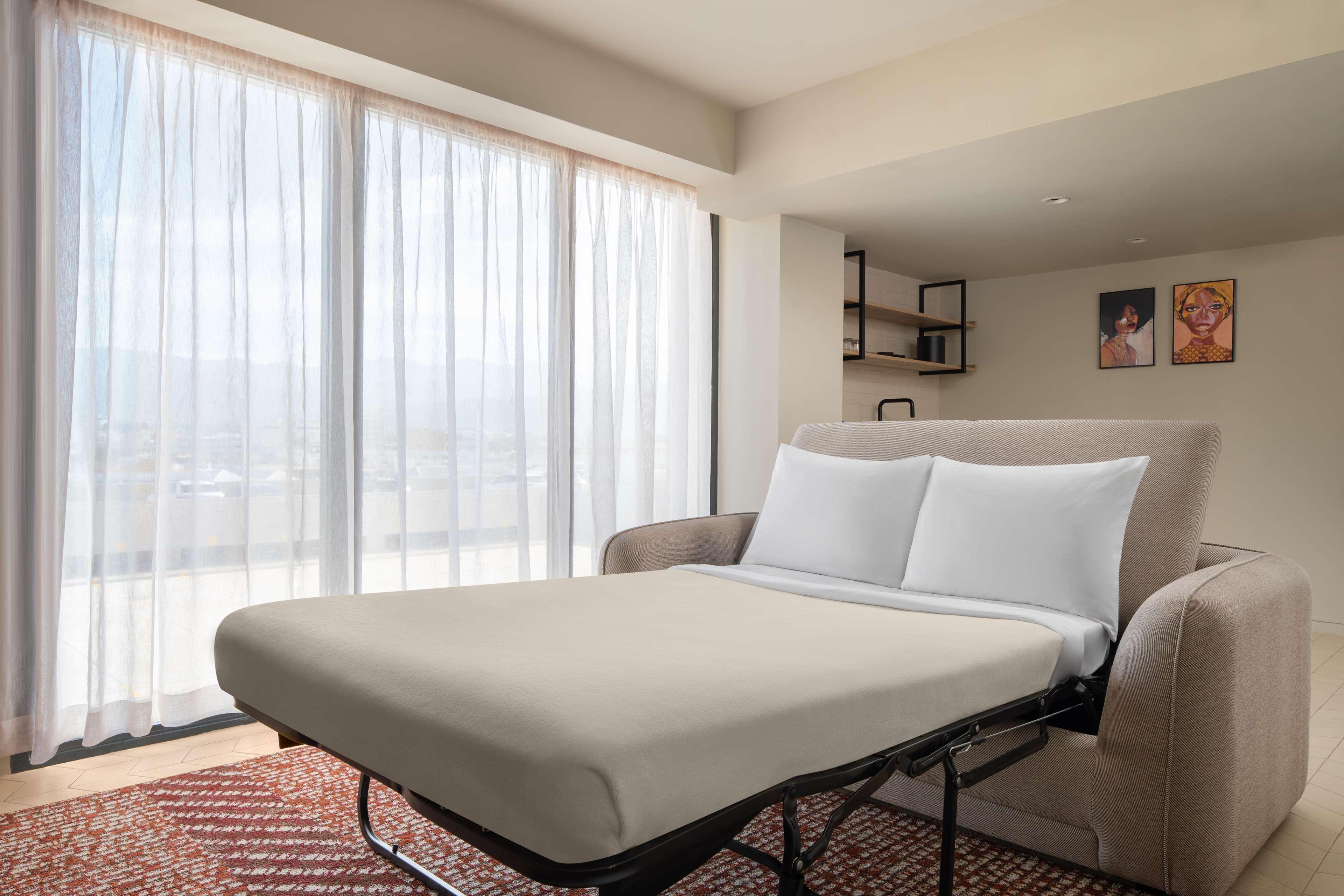 Suite Ocean Front King Bed