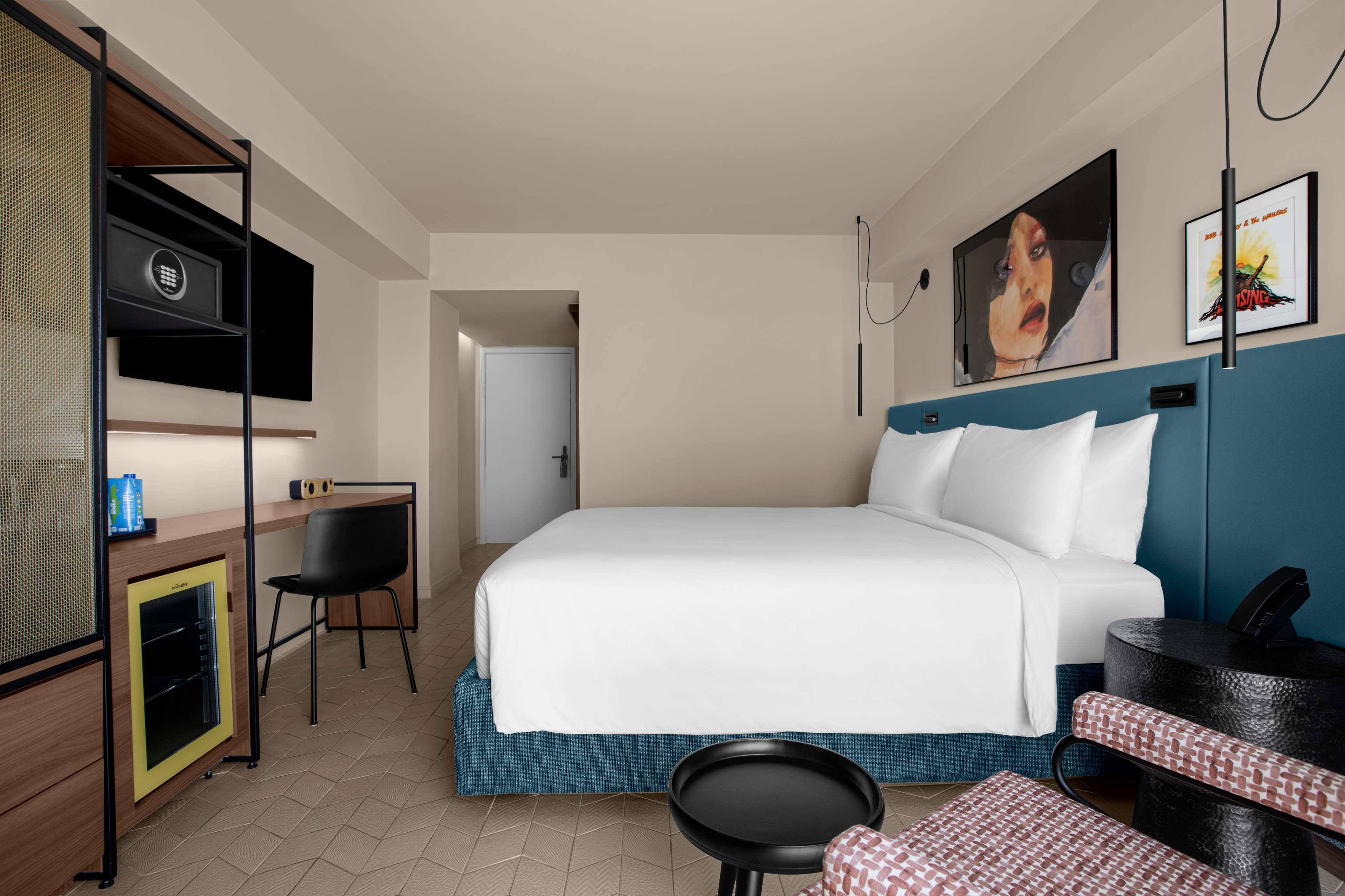 Double King Size Bed