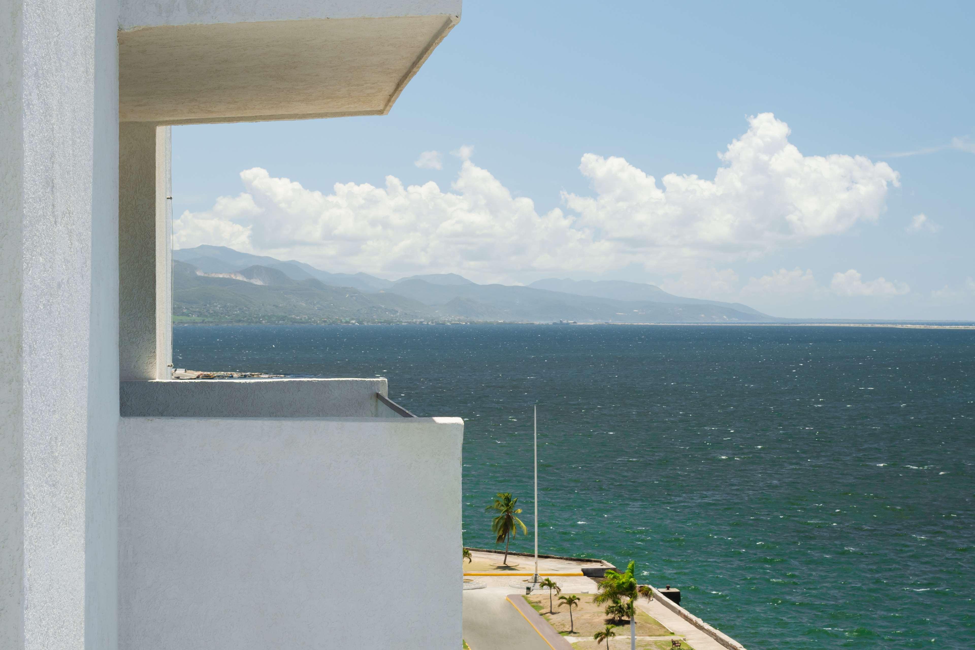 Suite Ocean Front King Bed