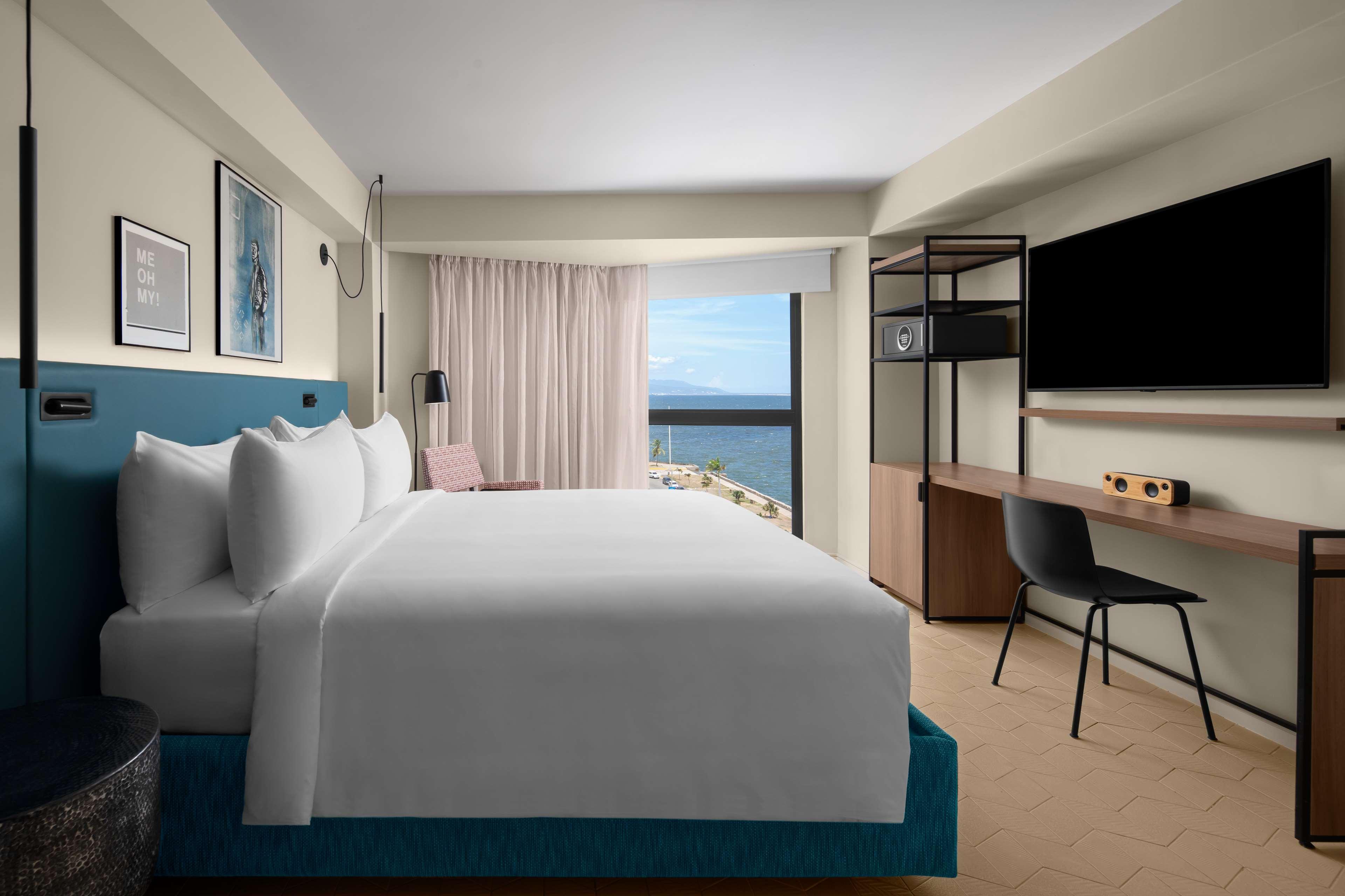Suite Ocean Front King Bed