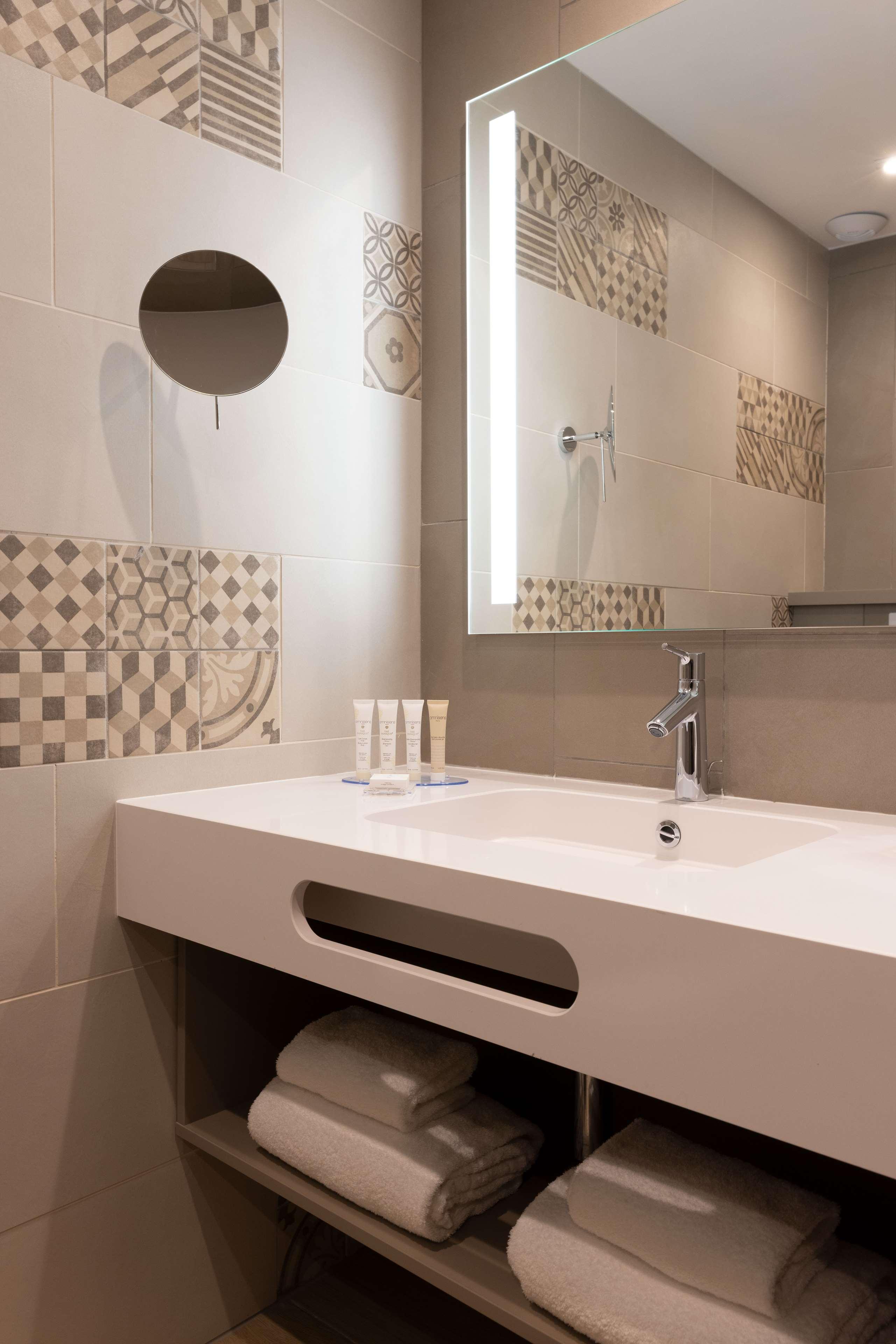 Double Queen Size Bed