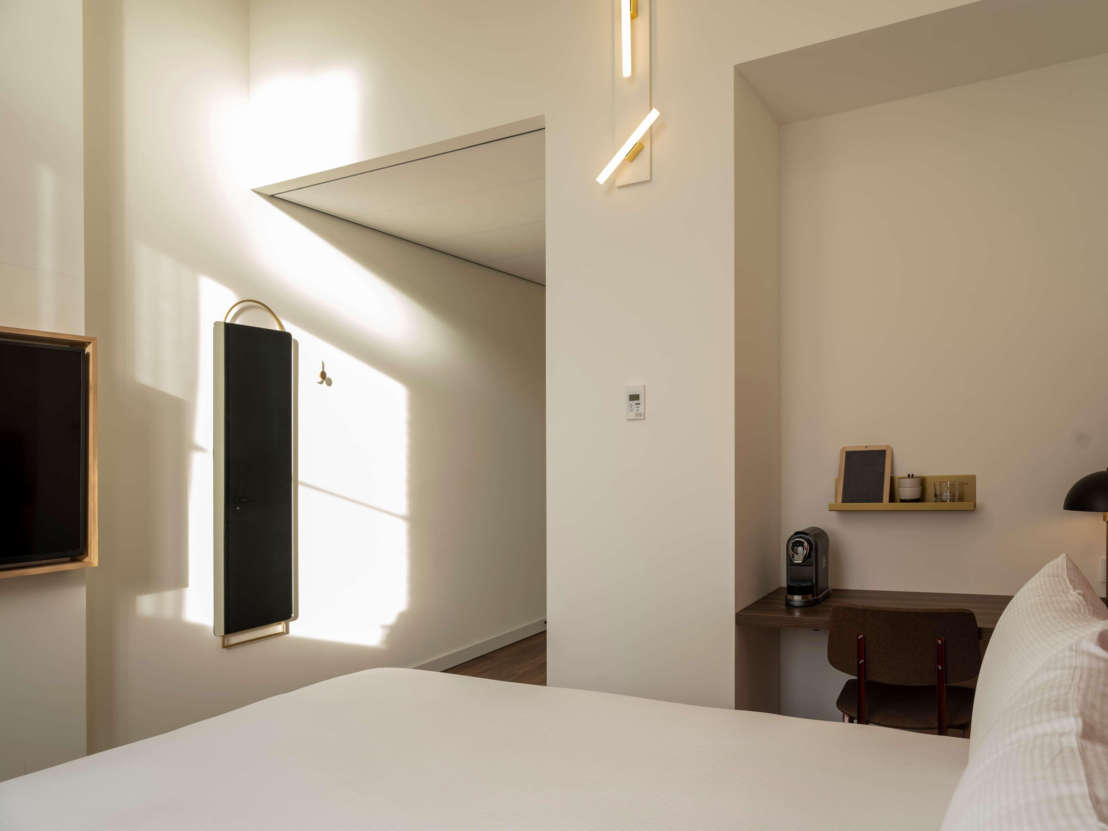 Double Guest Room Queen Bed