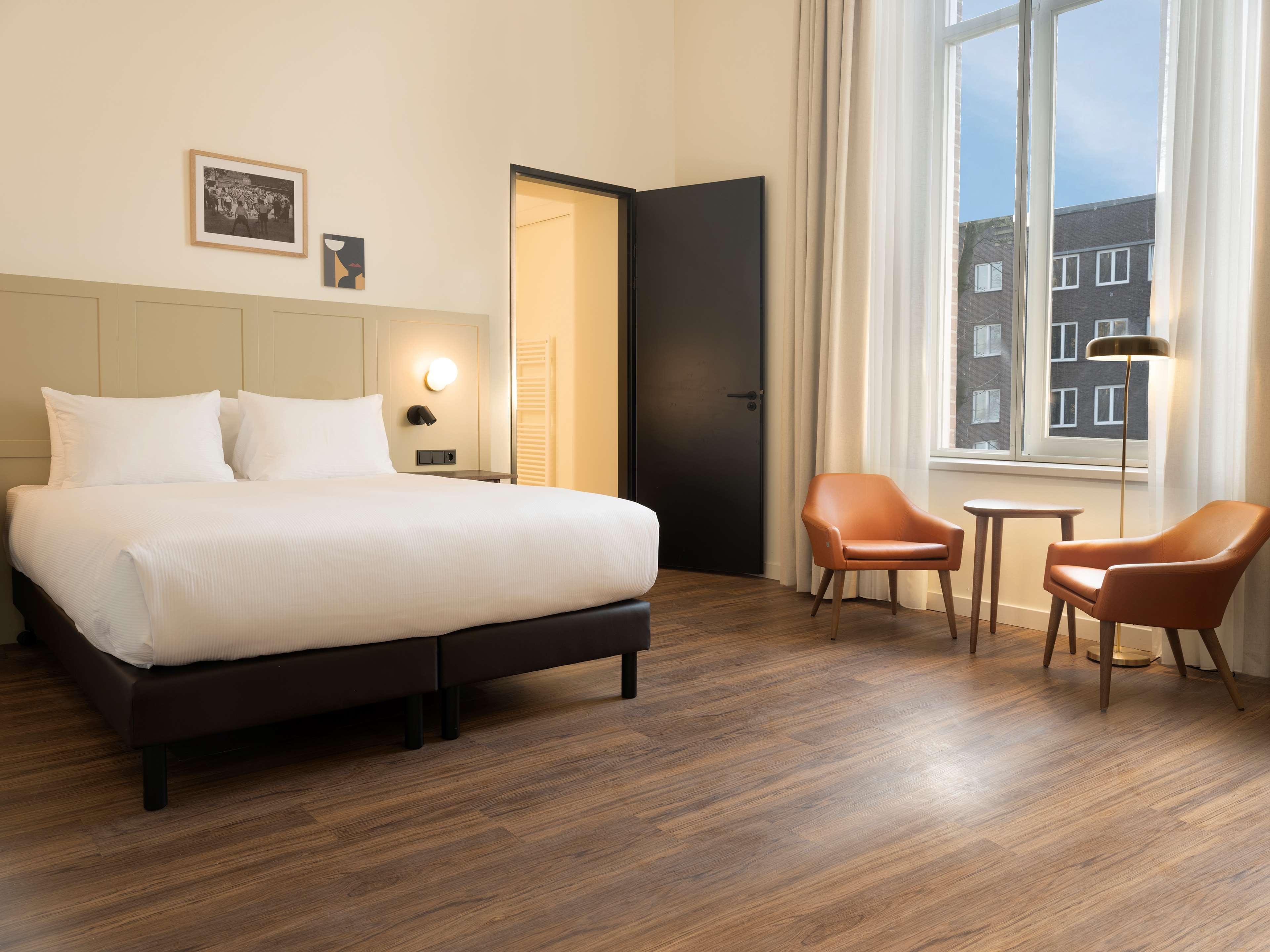 Double Deluxe Queen Bed