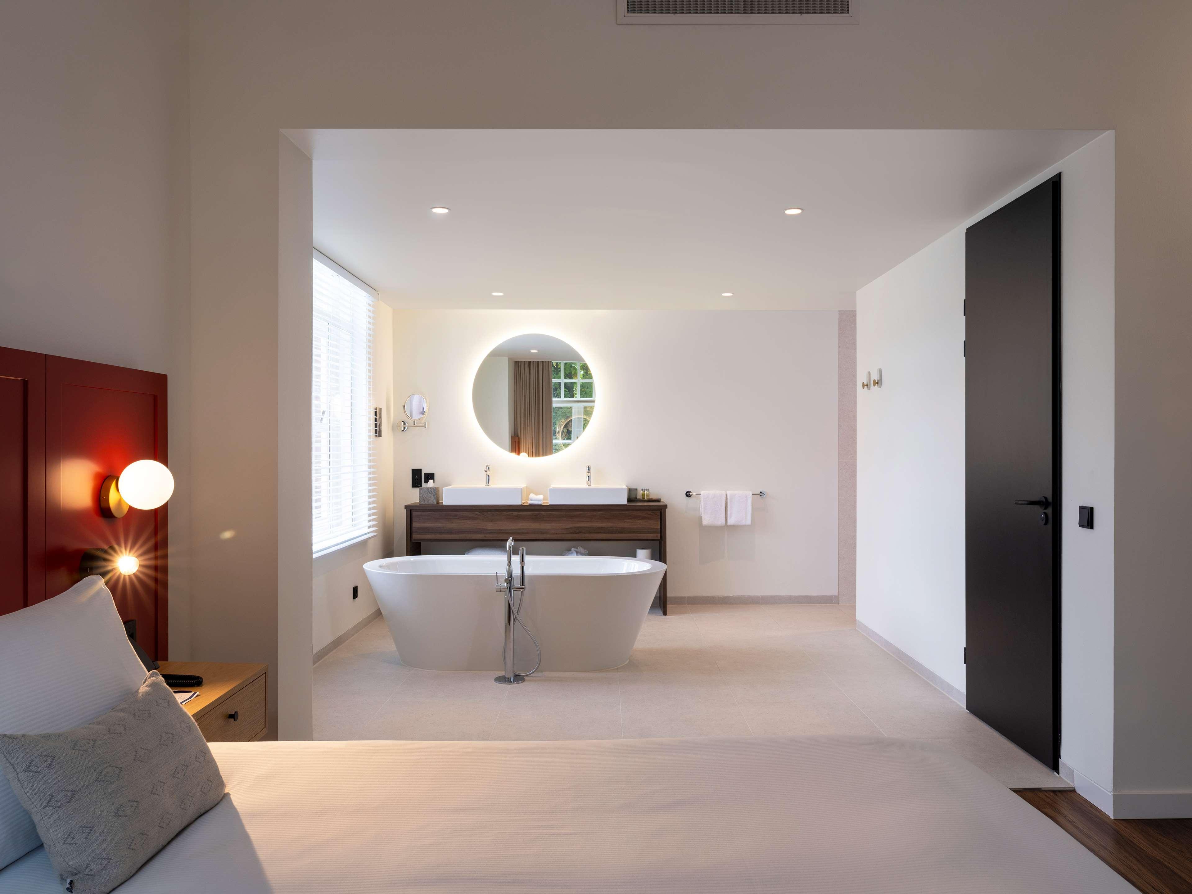 Suite Deluxe King Bed