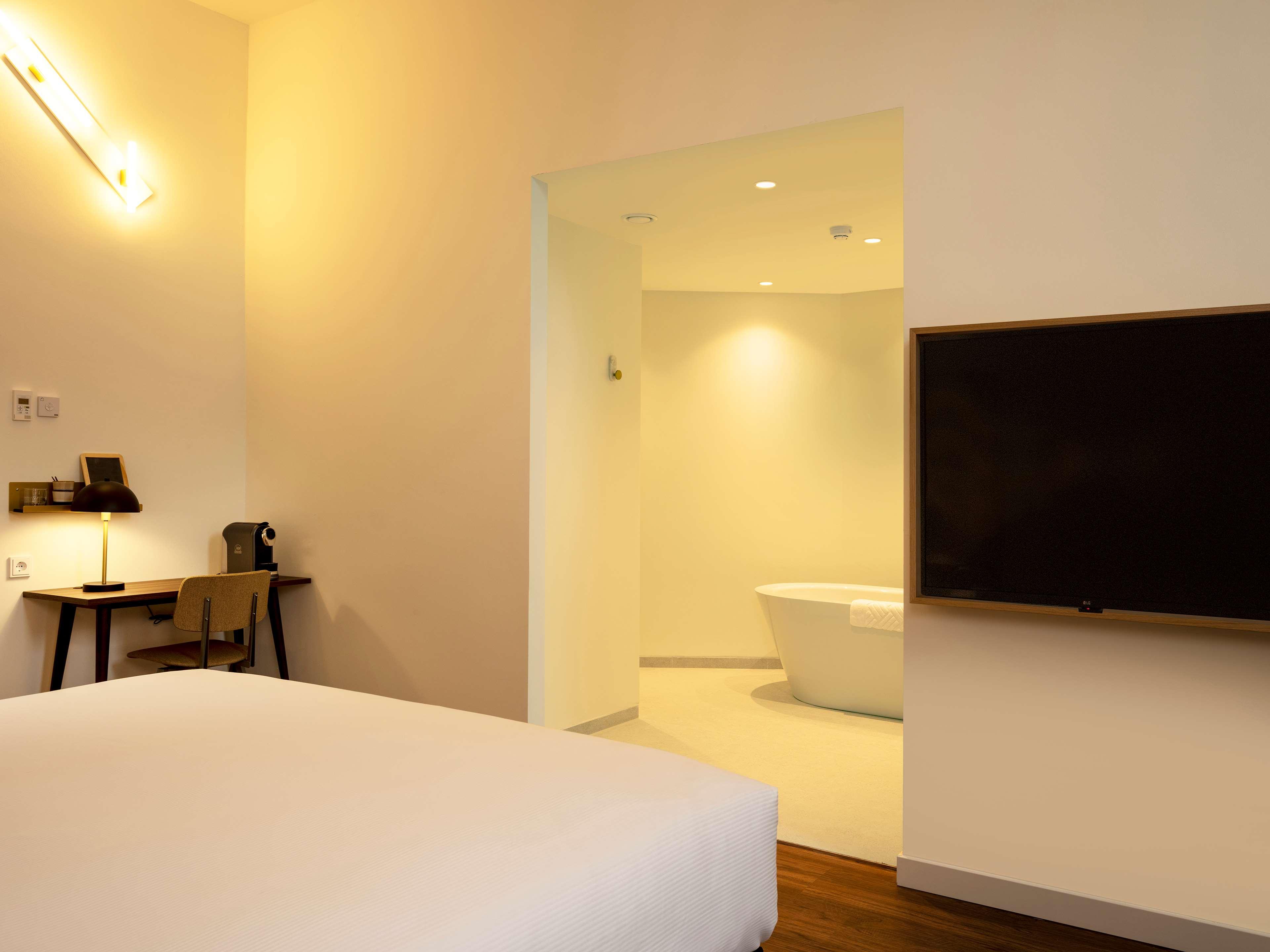 Suite Deluxe King Bed