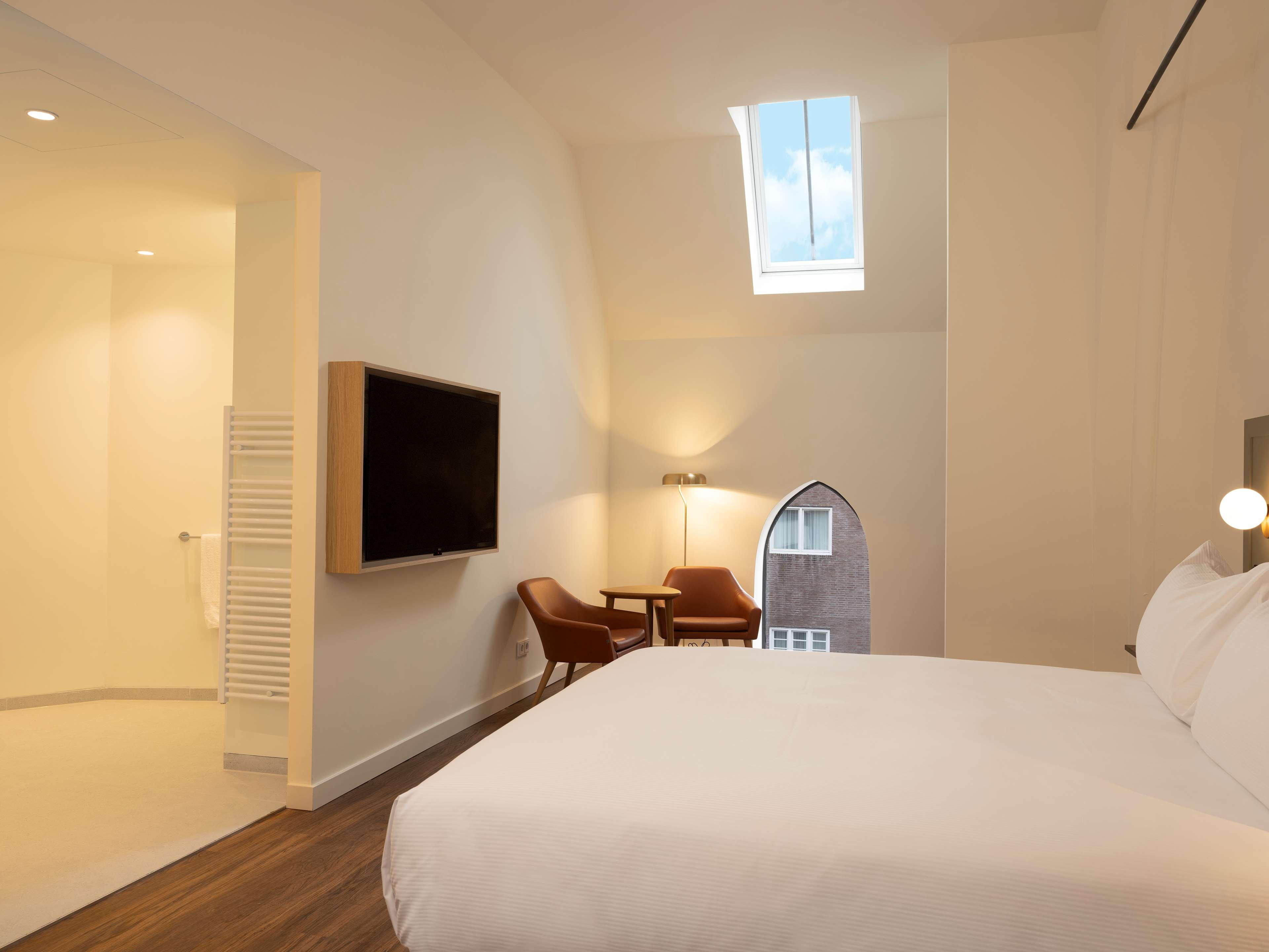 Suite Deluxe King Bed