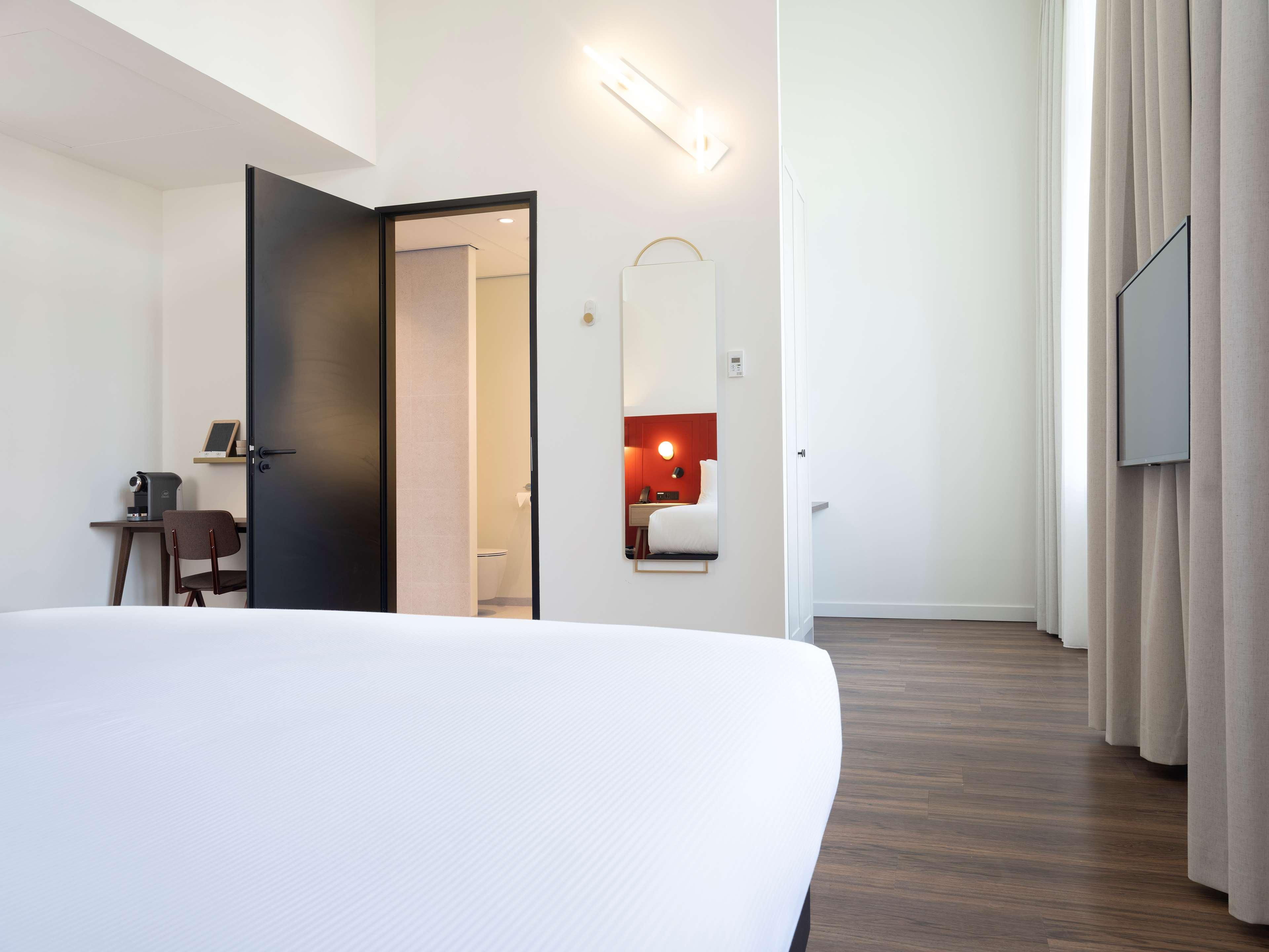 Double Deluxe King Bed