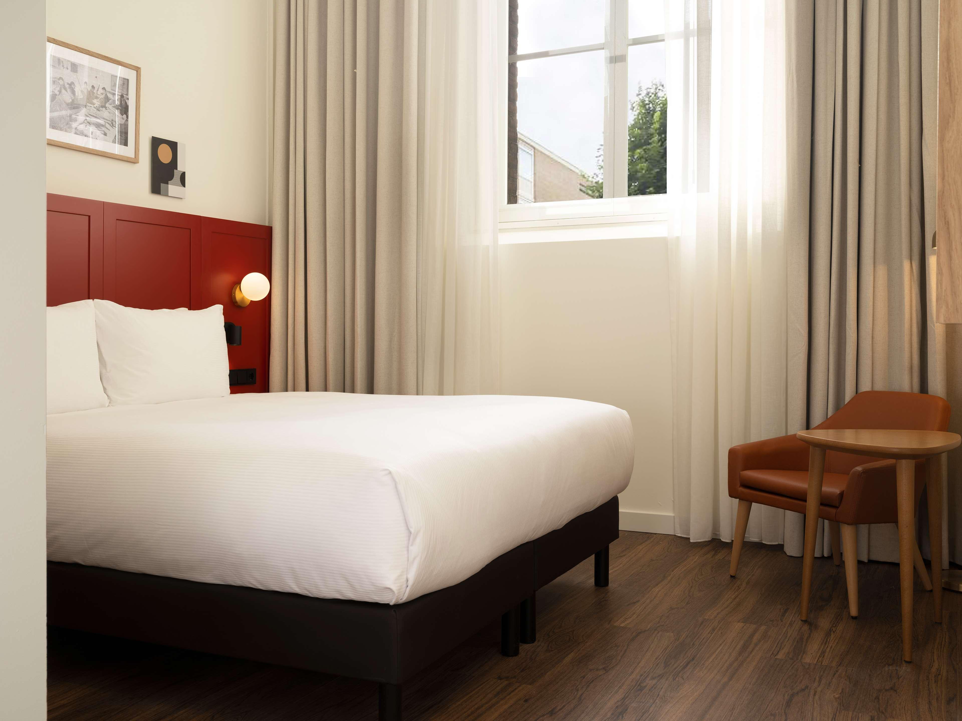 Double Guest Room Queen Bed