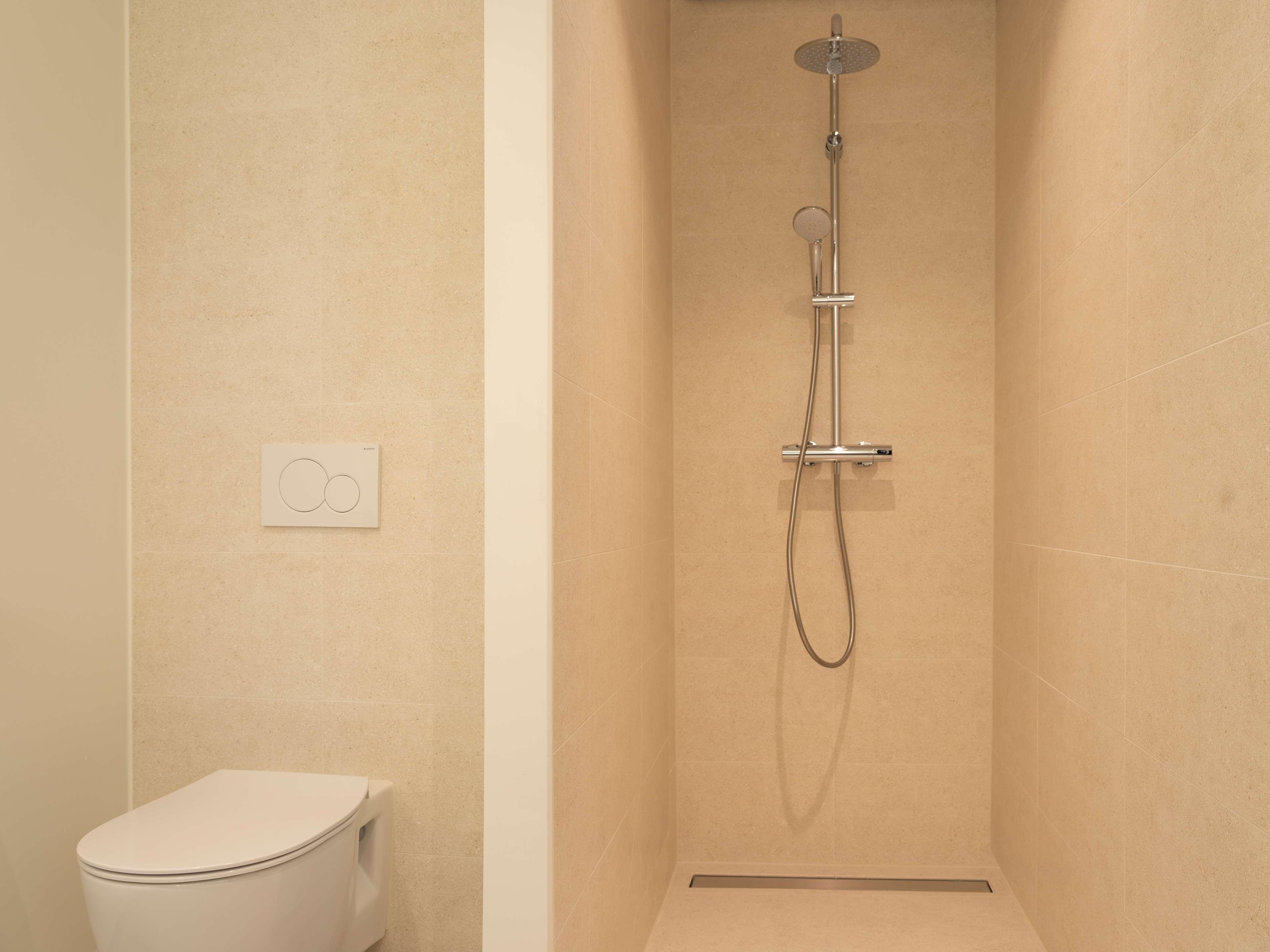 Double Guest Room Queen Bed