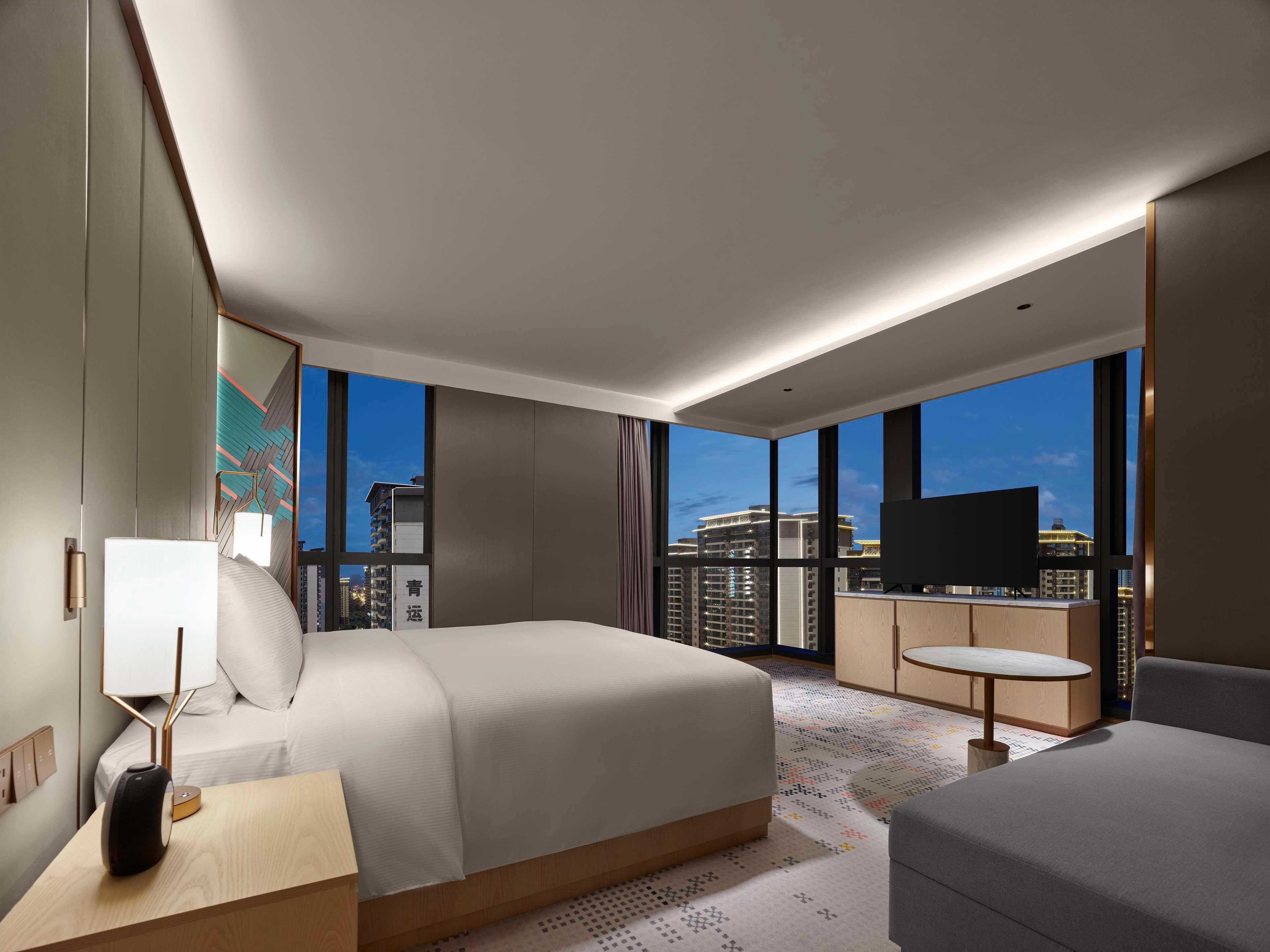 Suite Deluxe King Bed