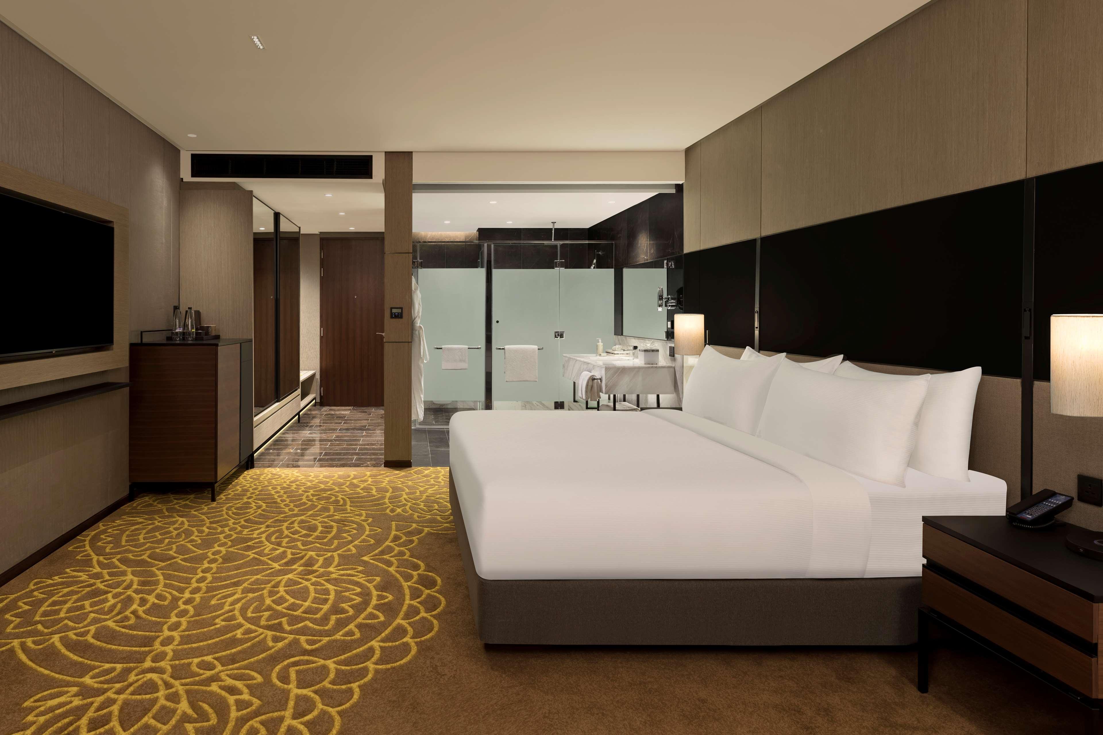 Double Deluxe King Bed