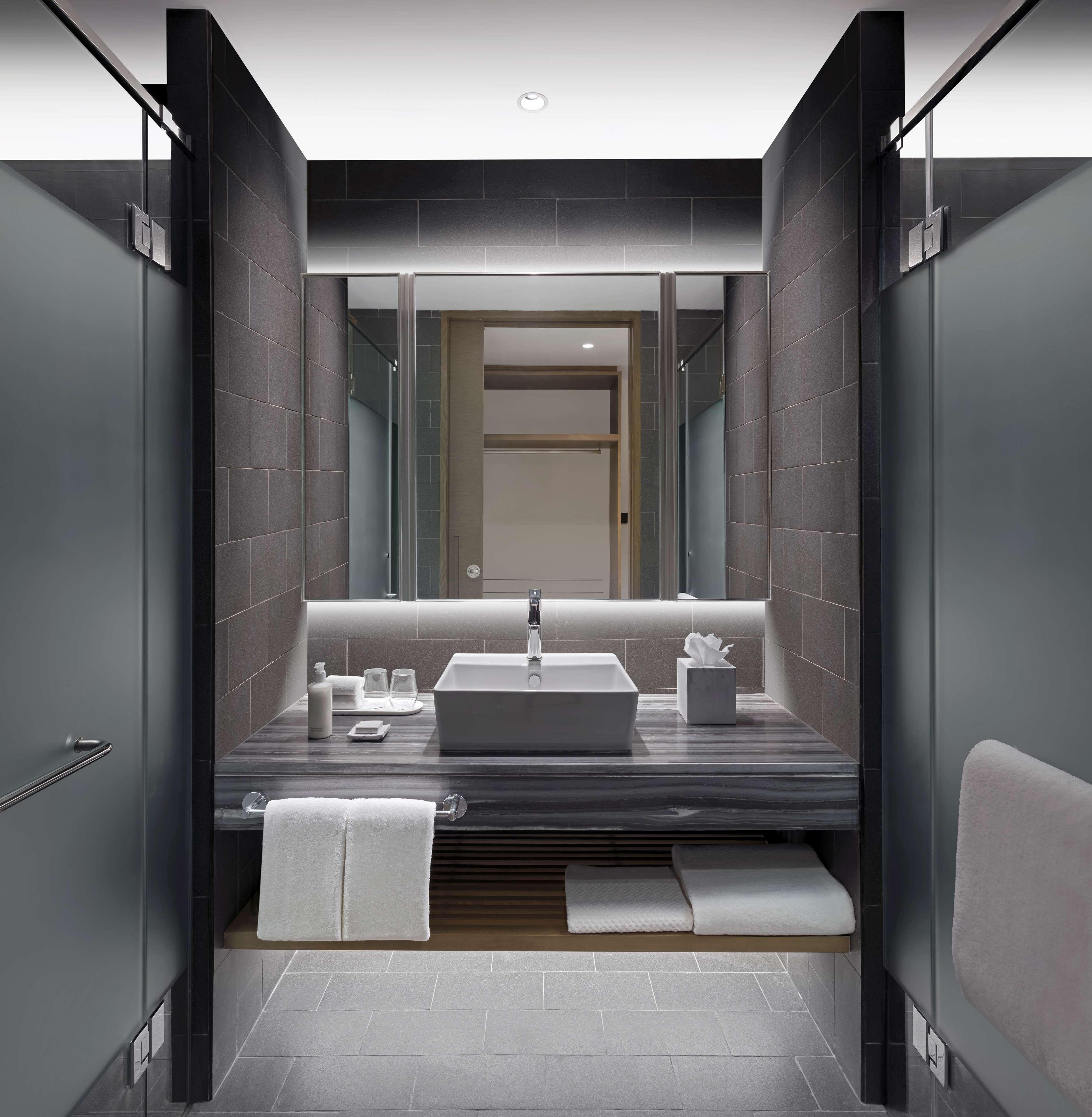 Suite Deluxe King Bed