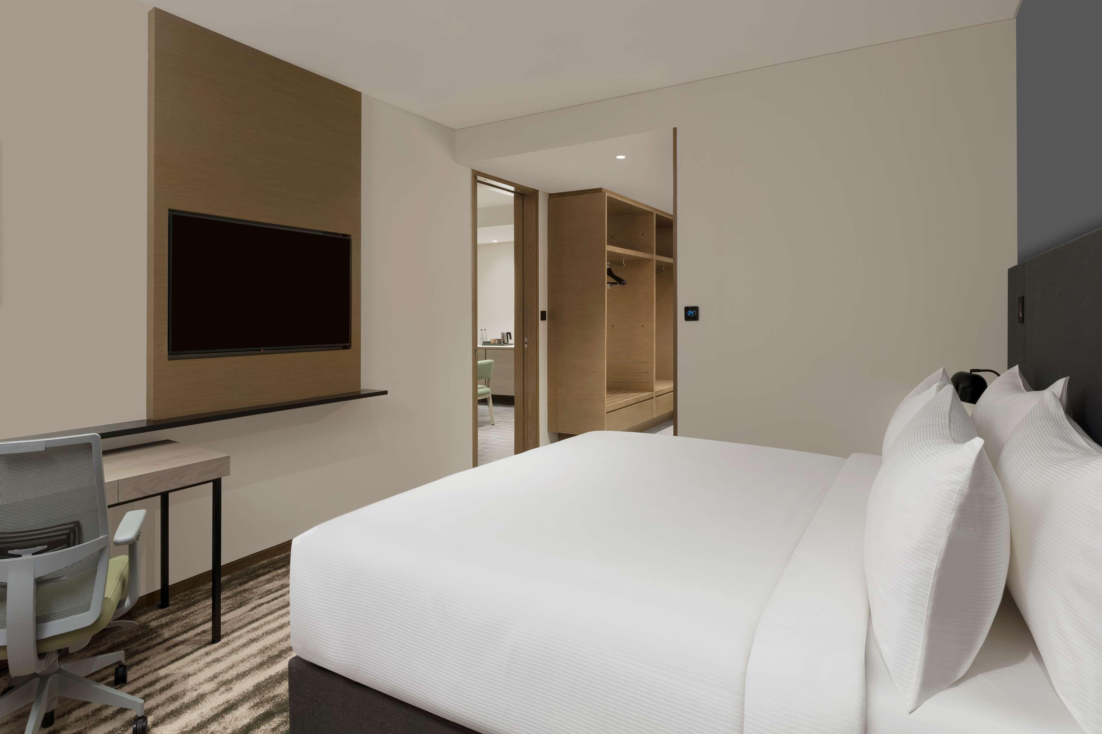 Suite Deluxe King Bed