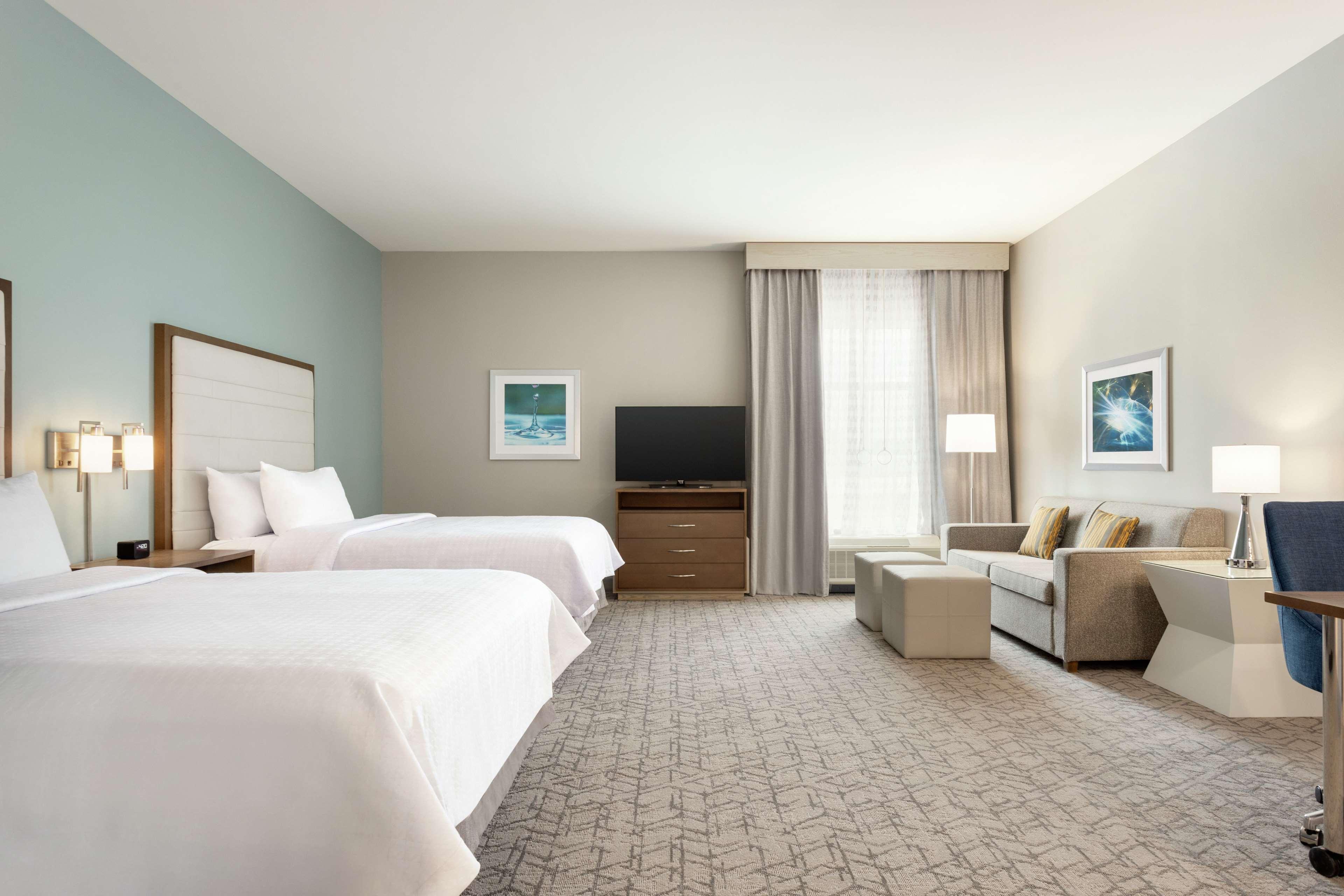 Studio Two Queen Beds