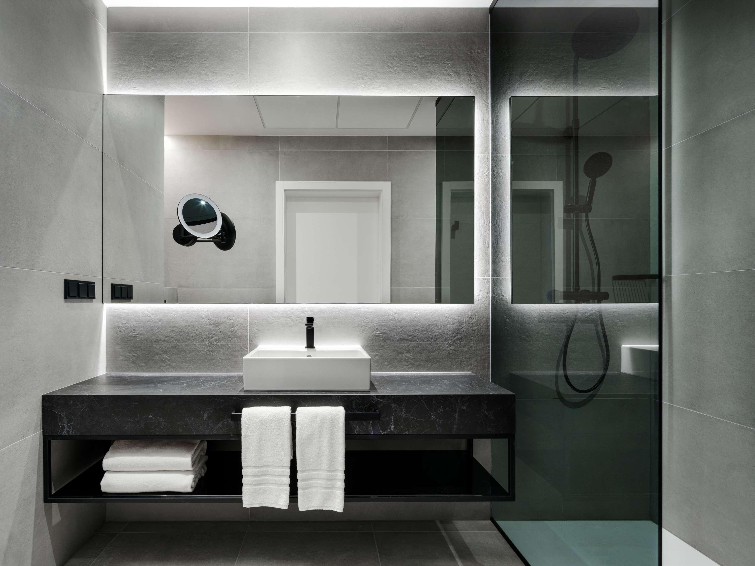 Double Queen Size Bed