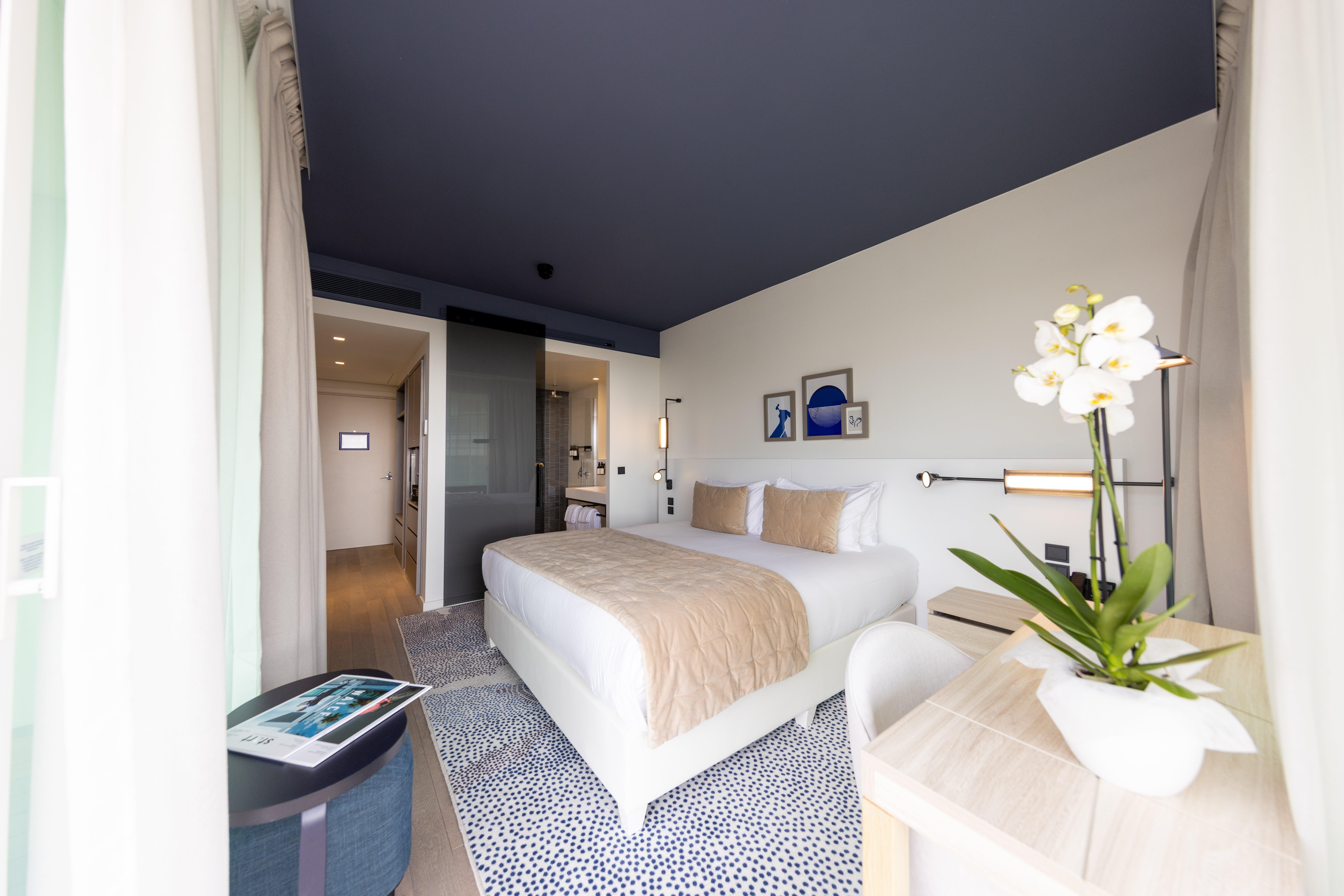 Double King Size Bed