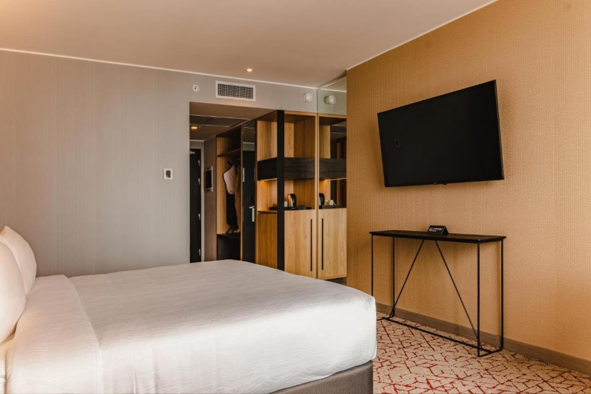 Double Deluxe King Bed