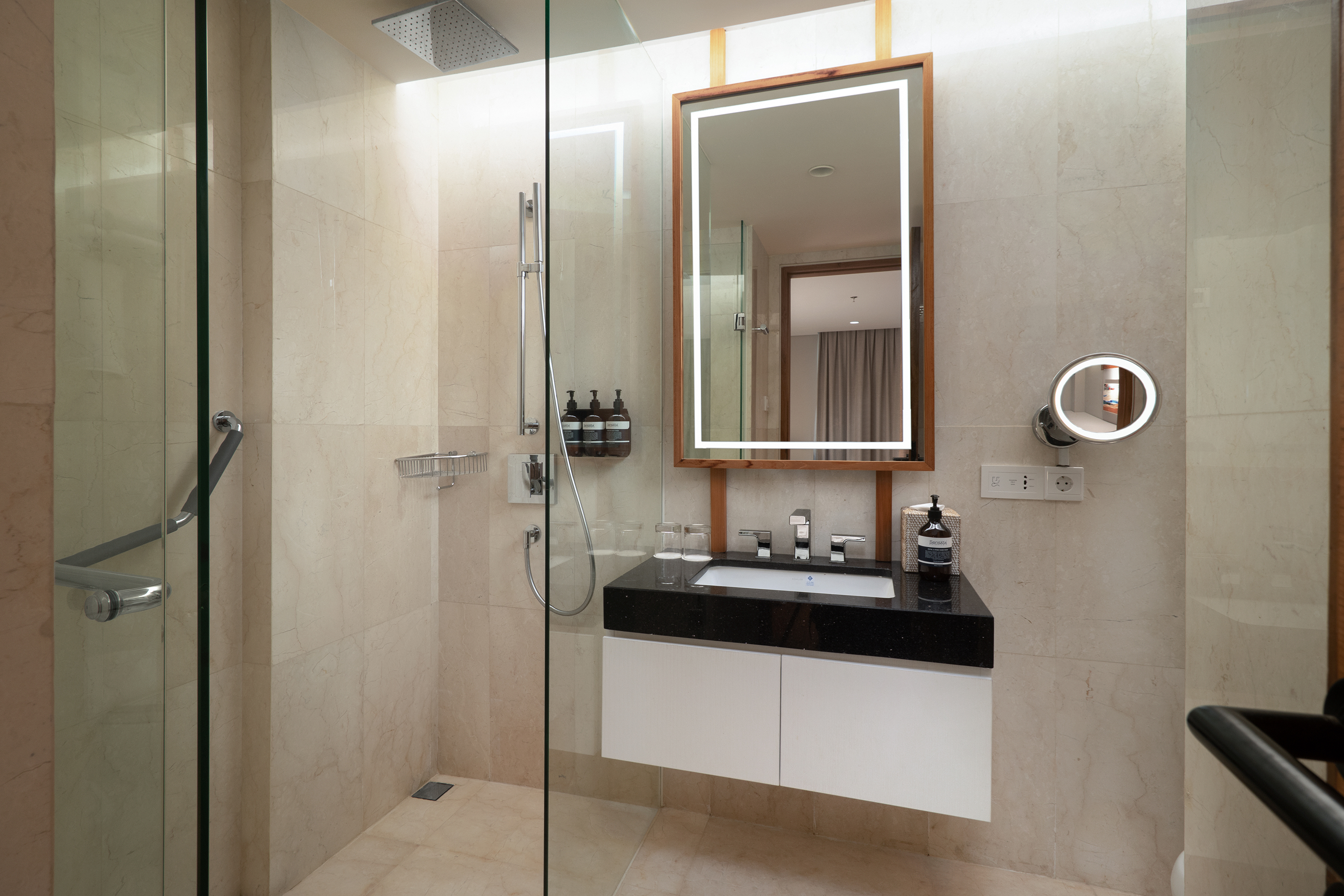 Apartment Three Bedrooms with Views