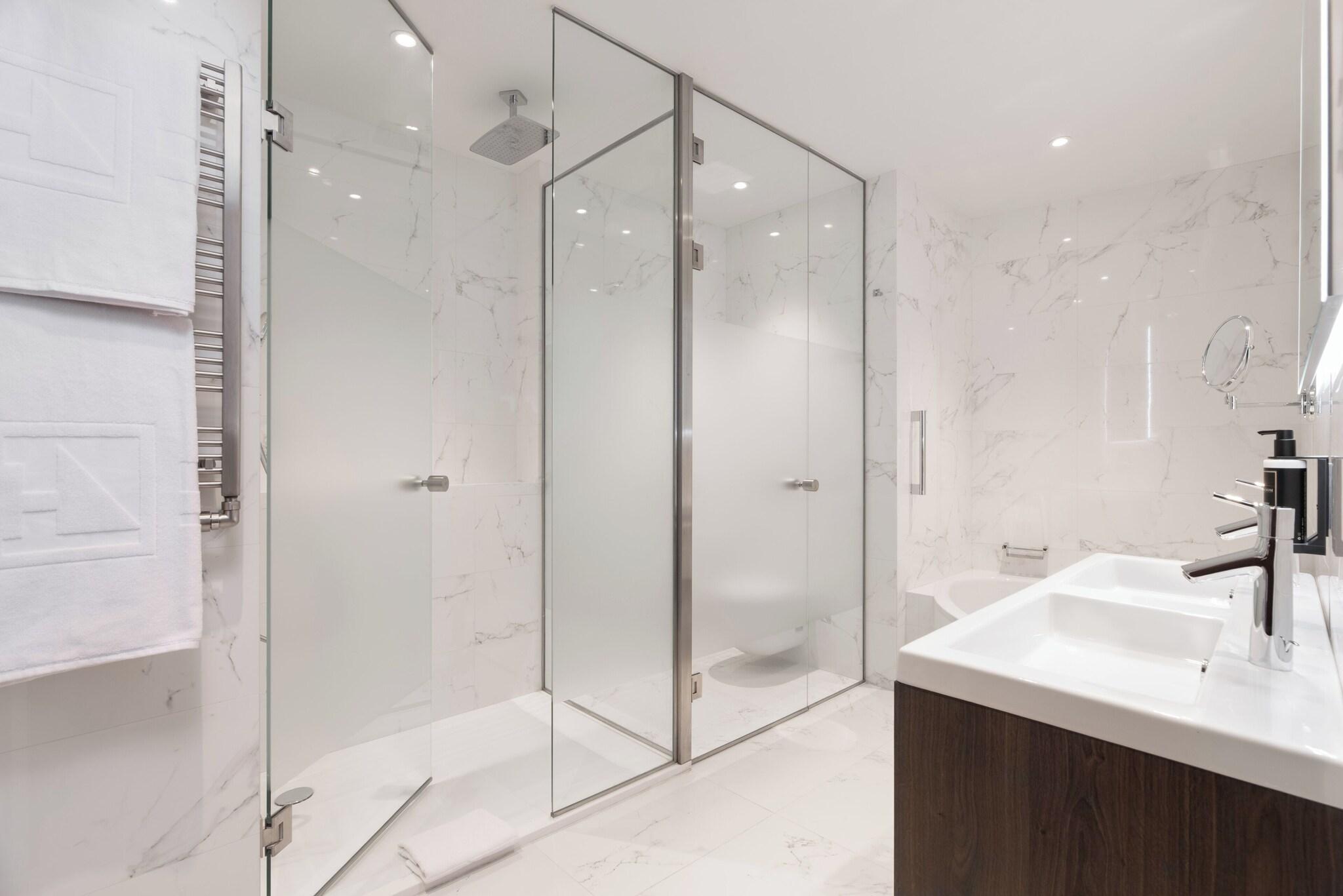 Junior Suite King Size Bed