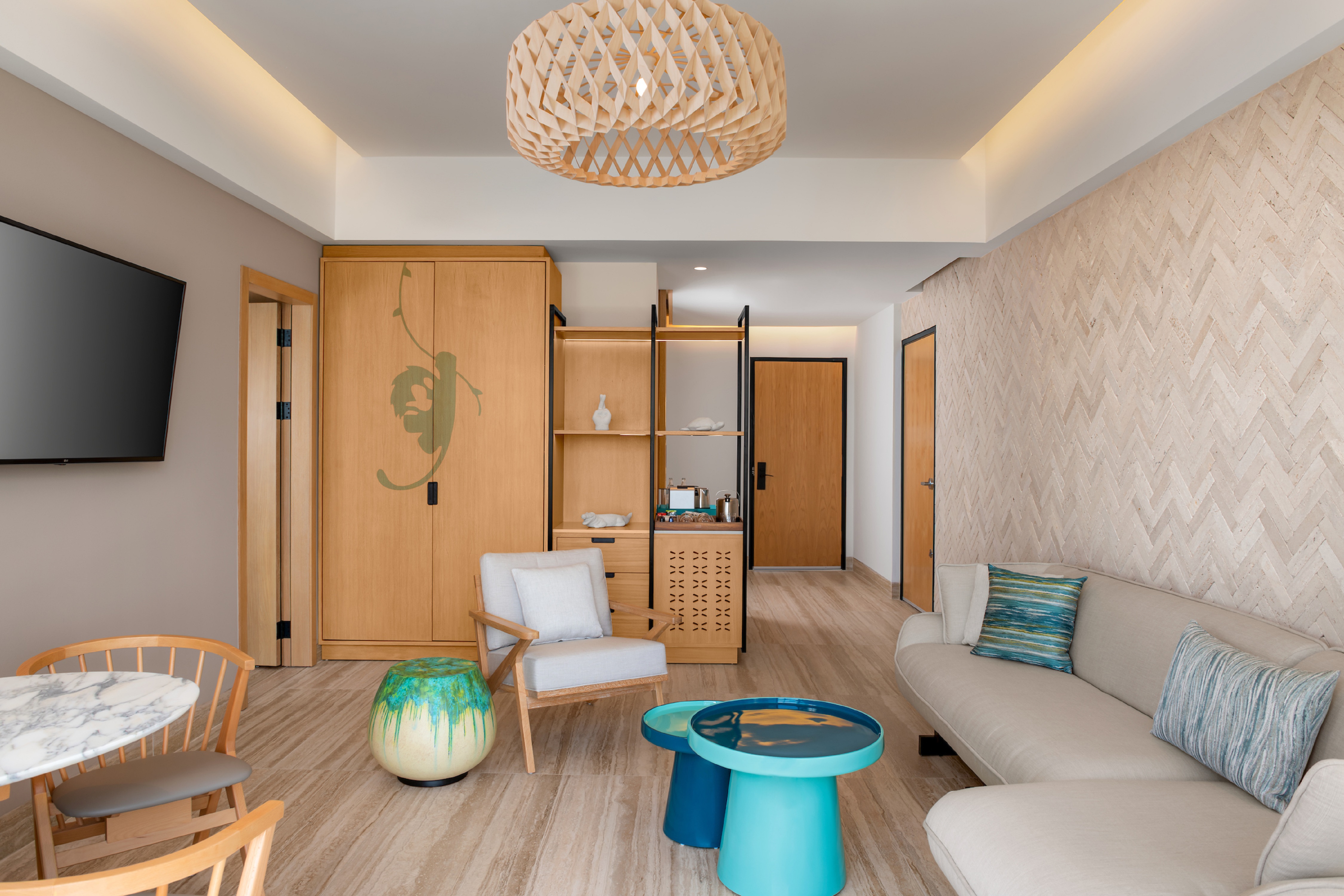 Suite Partial Ocean View King Bed