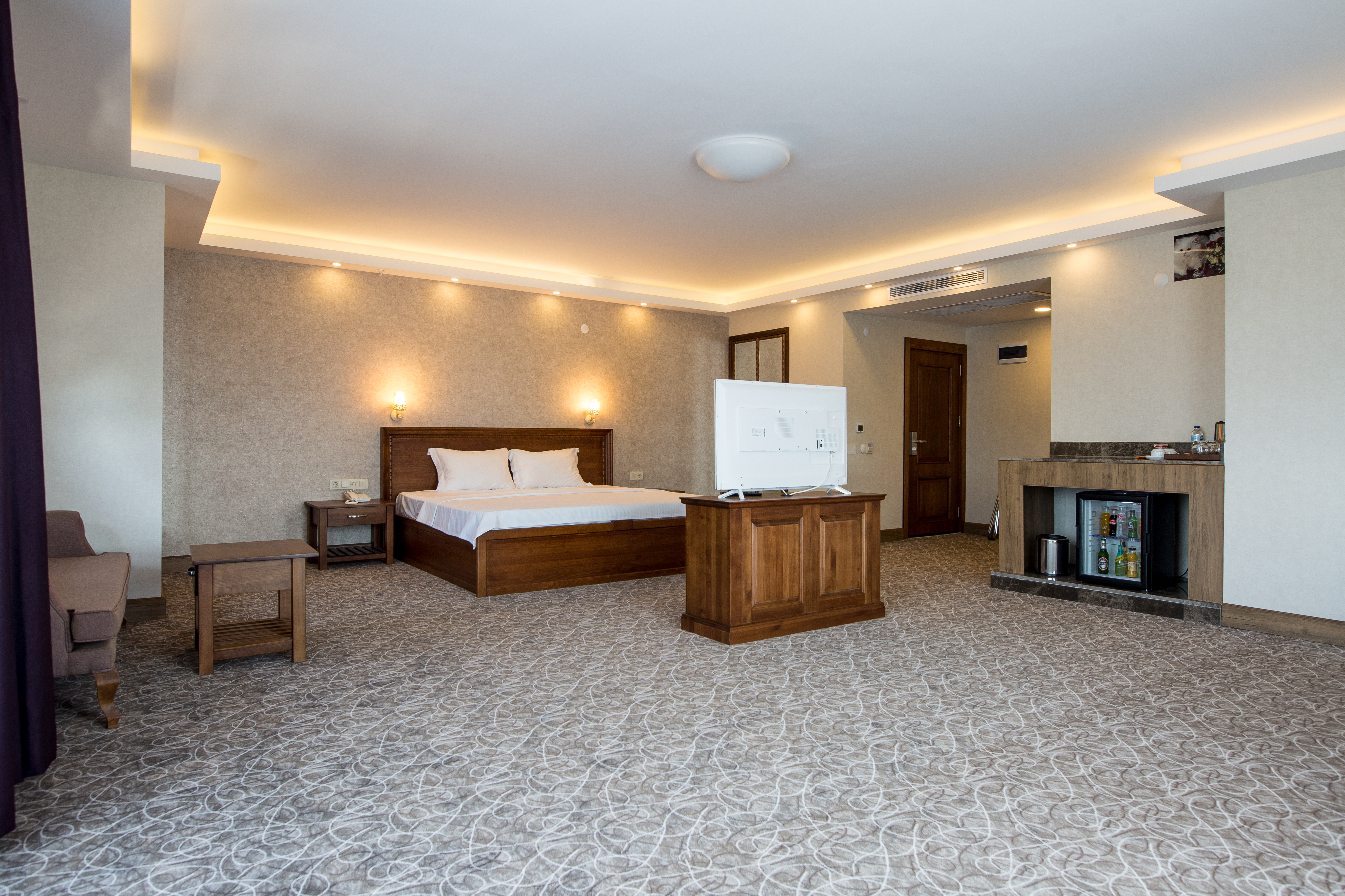 Suite King Bed with Jacuzzi