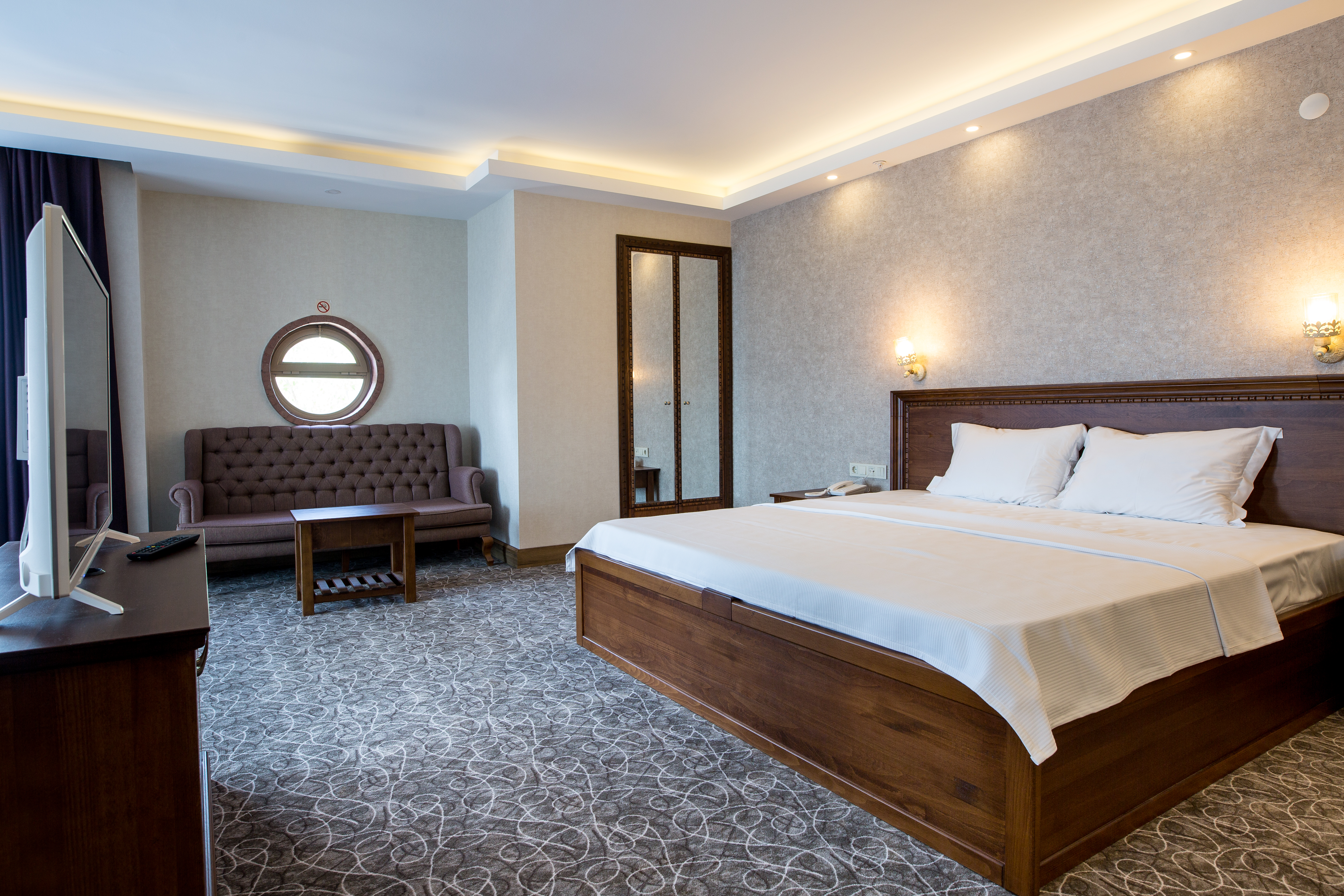 Suite King Bed with Jacuzzi