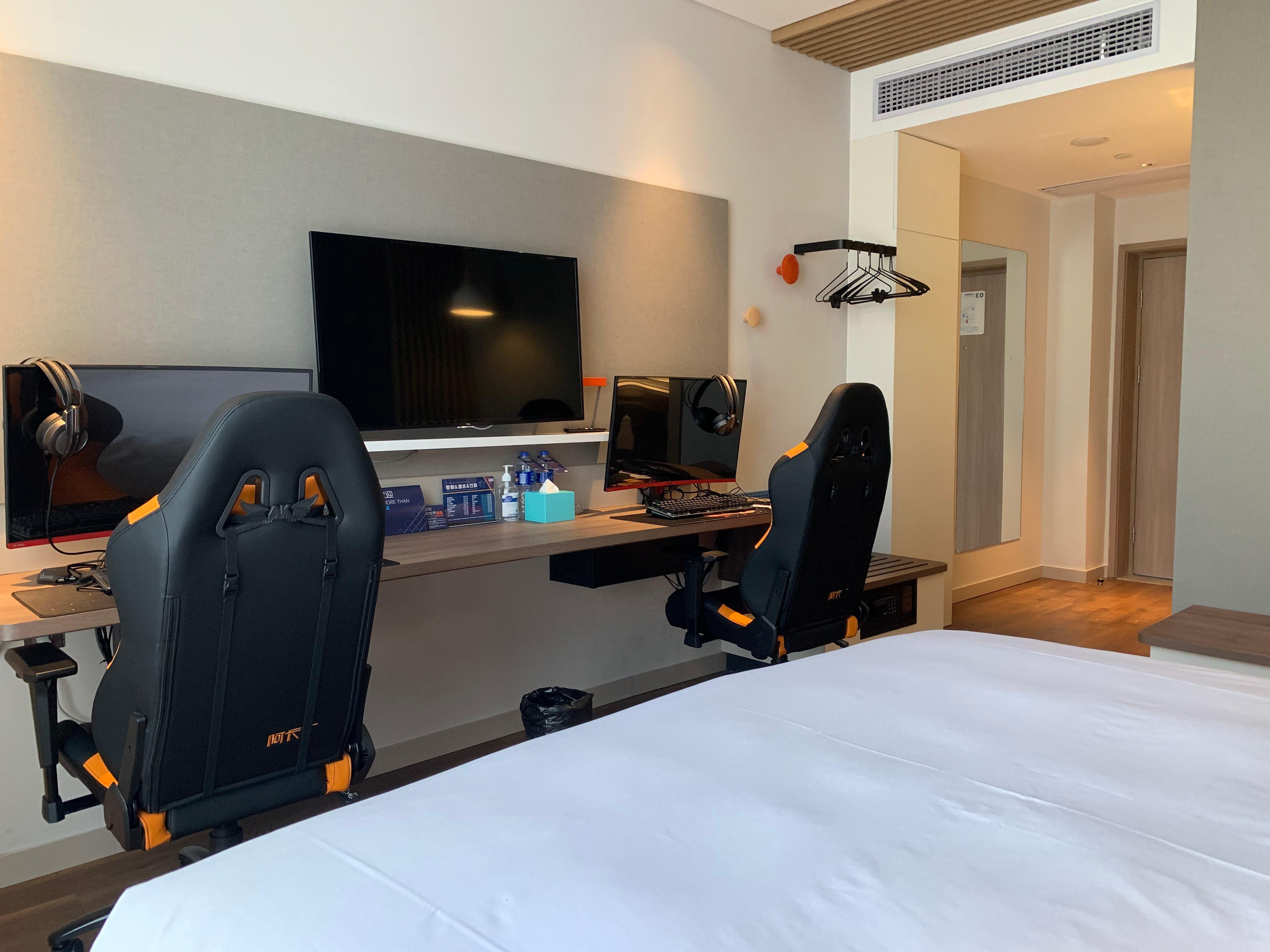 Double King Size Bed