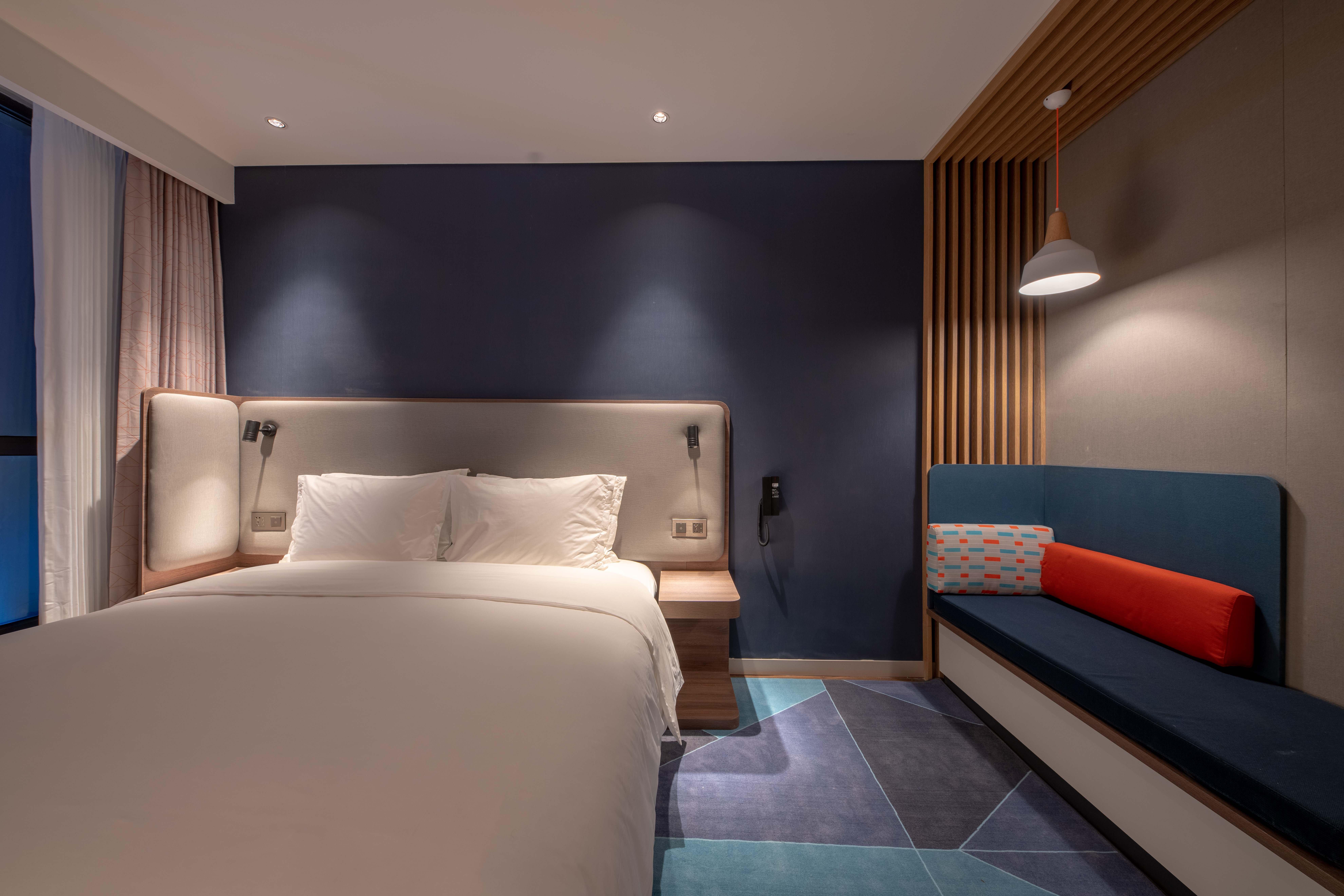 Double Accessible King Size Bed