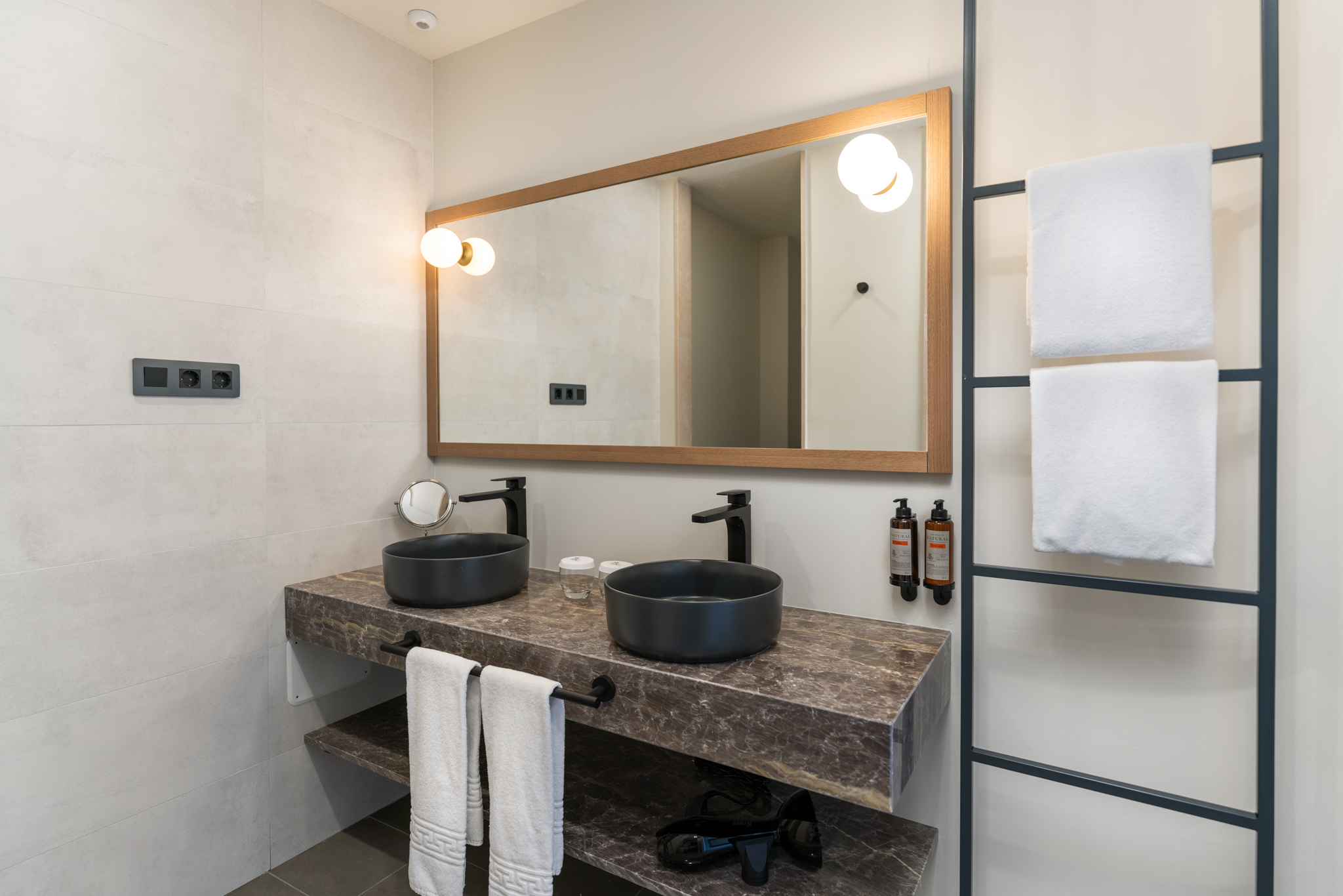 Double Single Superior