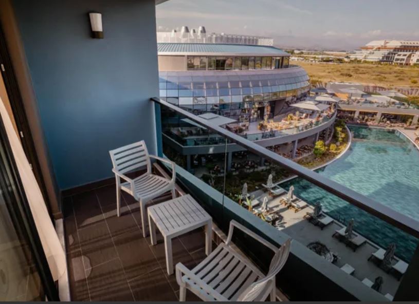 Double Single Deluxe Pool View