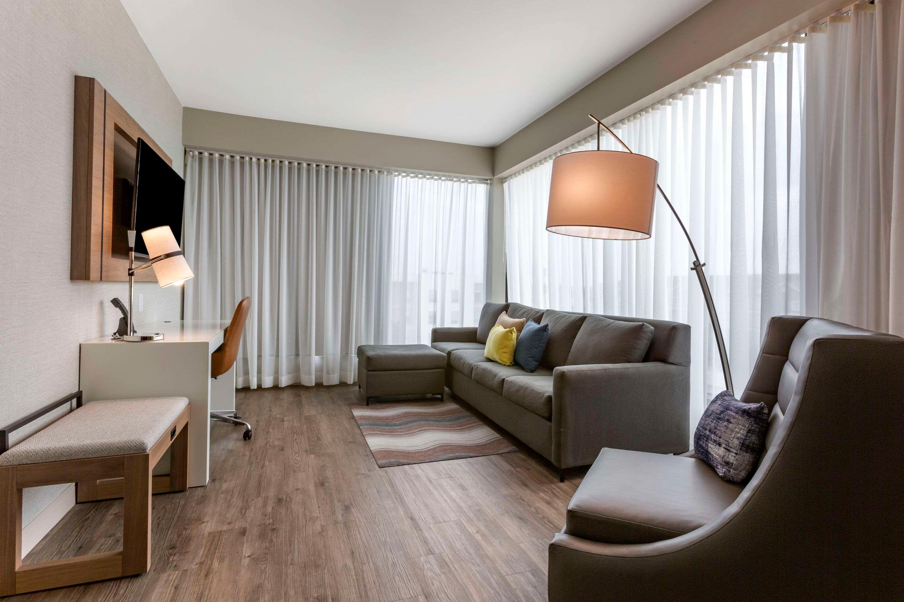 Suite Accessible King Size Bed