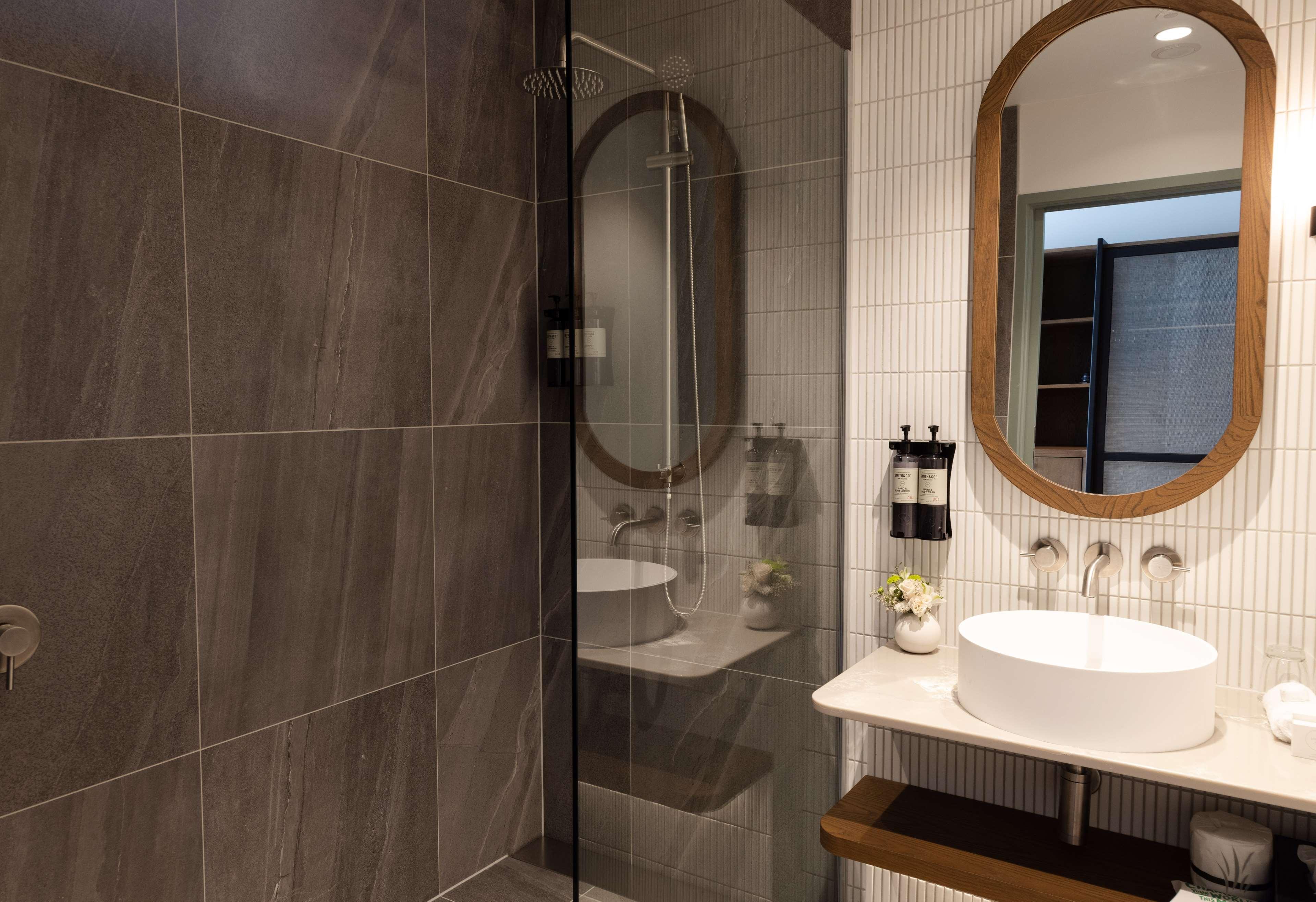 Twin Deluxe Two Queen Beds