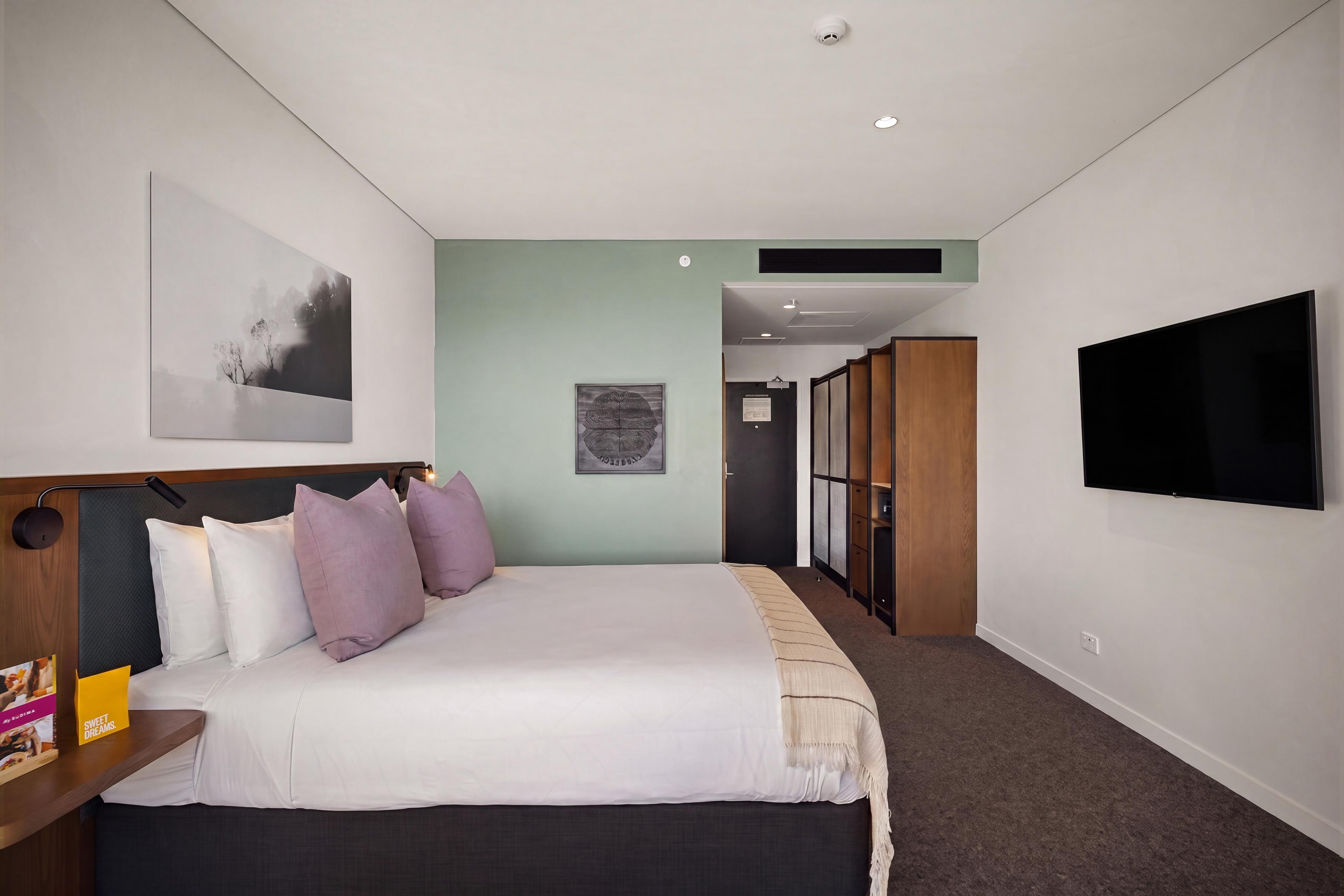Double Deluxe King Bed