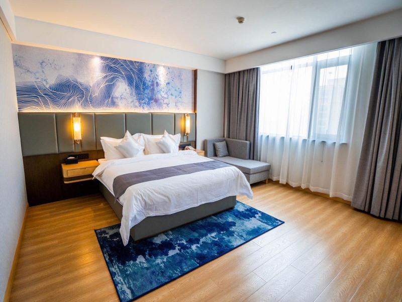 Double Business King Bed