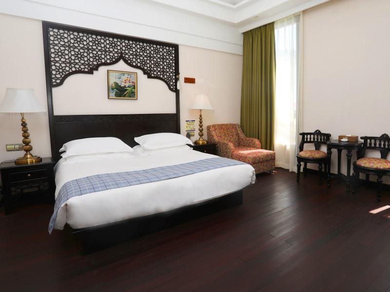 Double Business King Bed