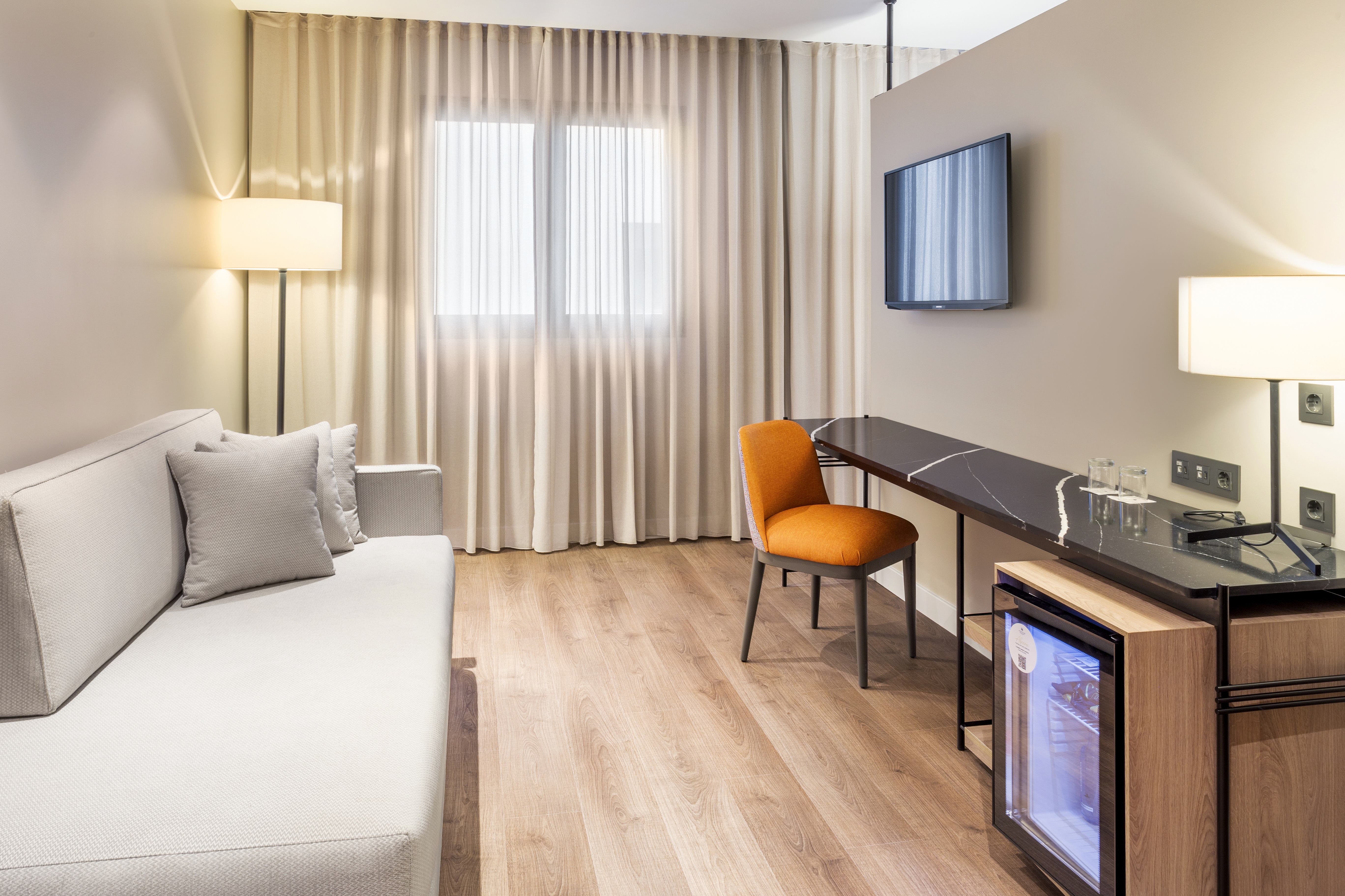 Junior Suite Queen Size Bed