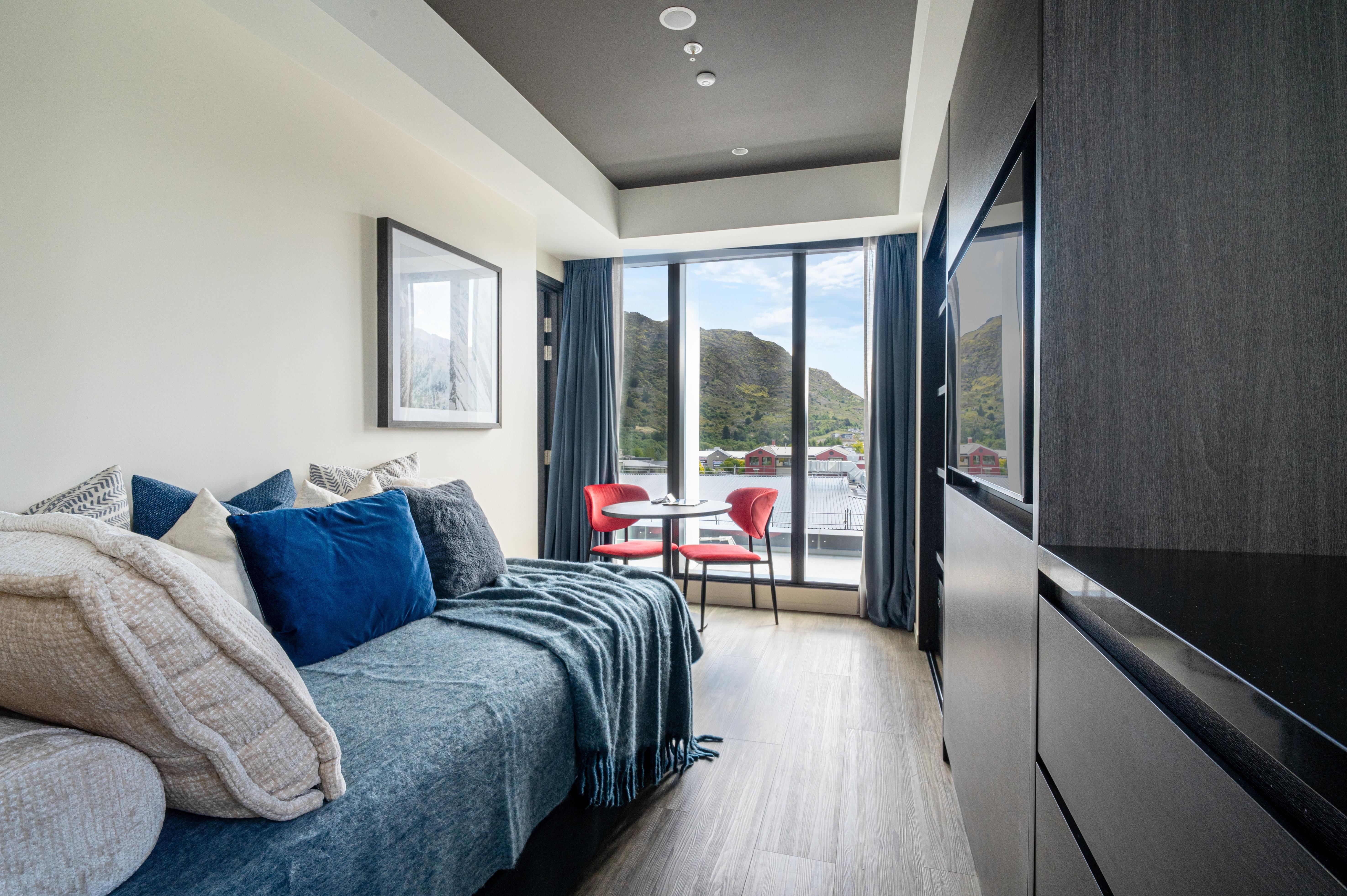 Family Room Premium King Bed