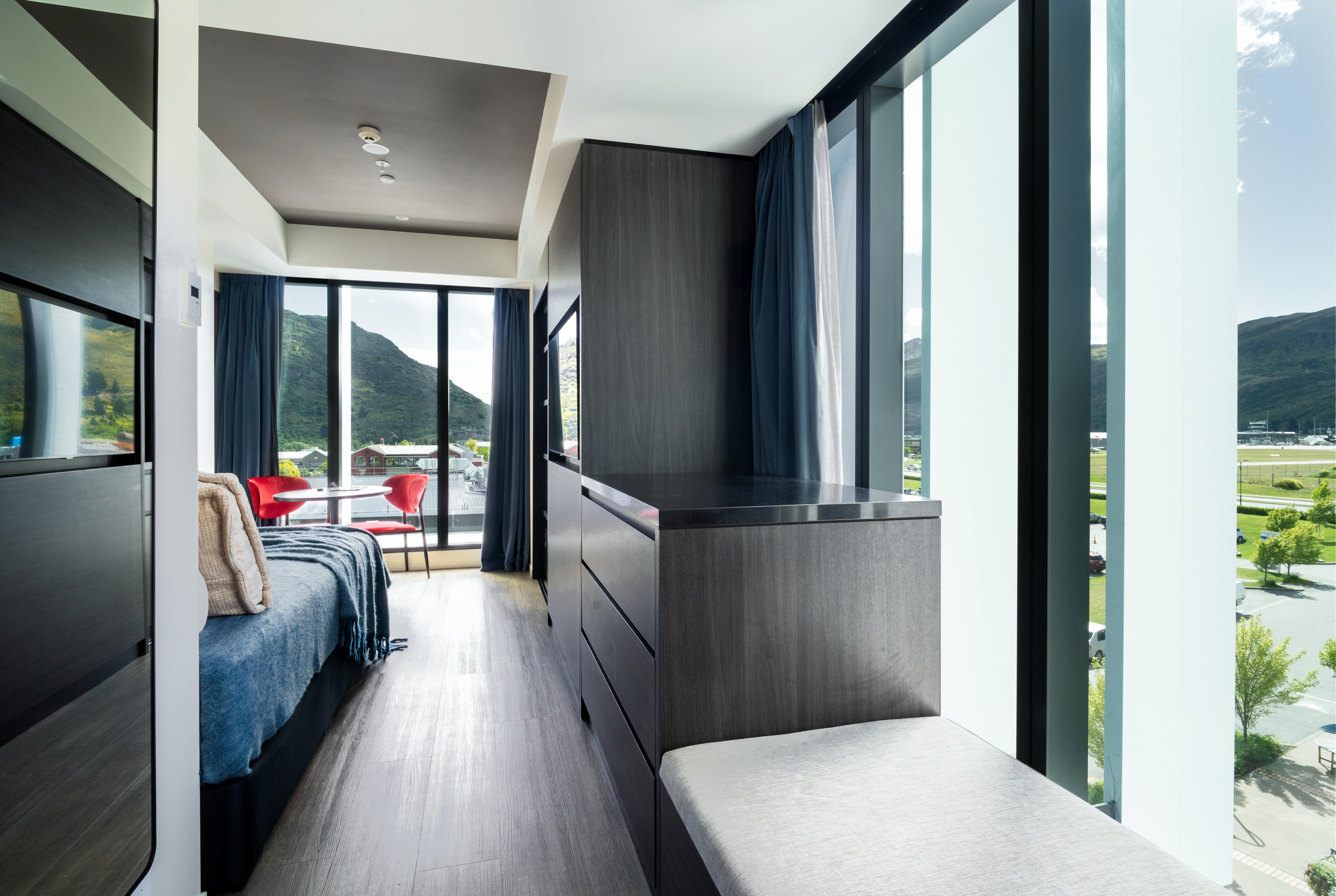 Family Room Premium King Bed