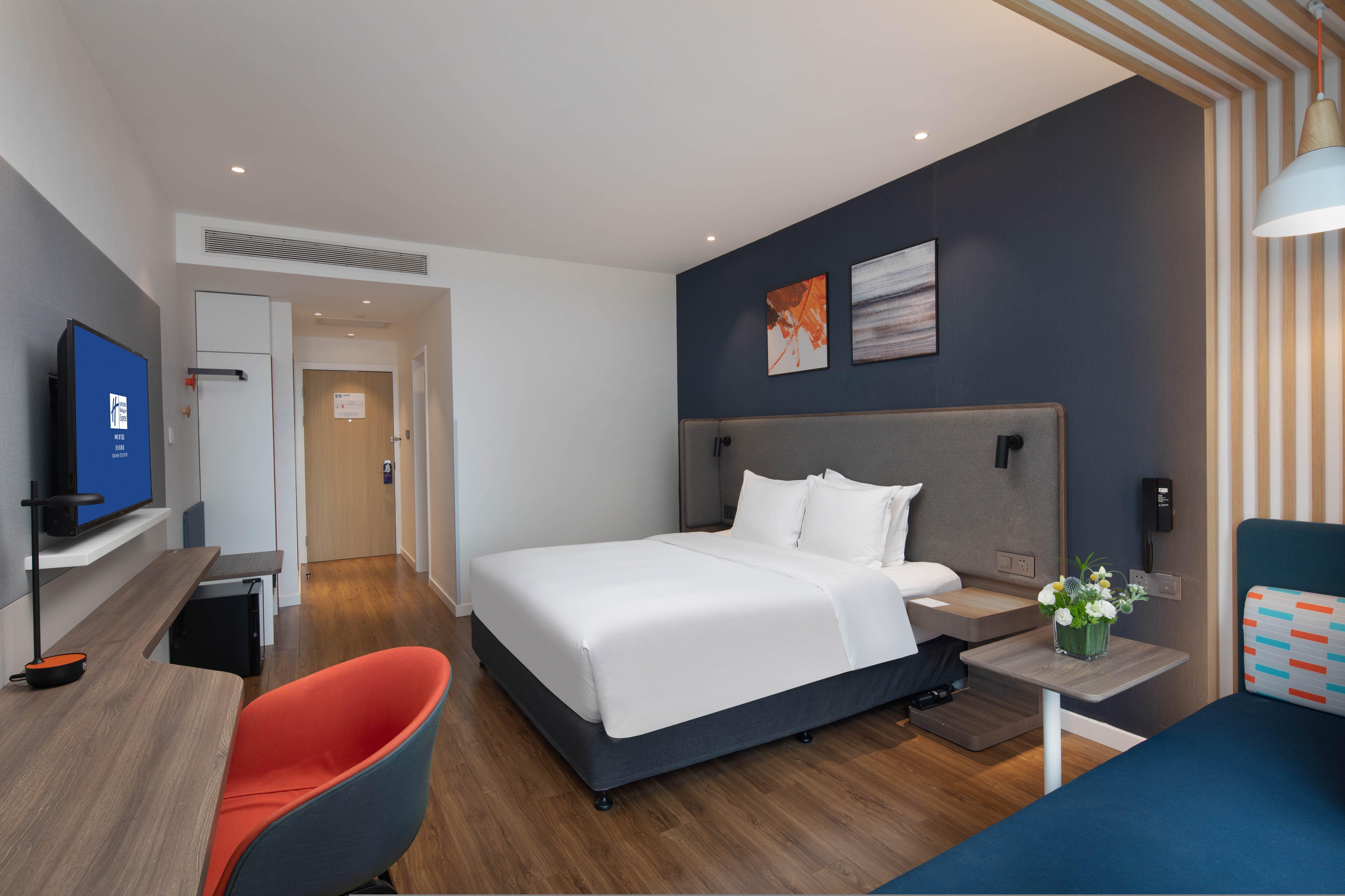 Double City View King Bed